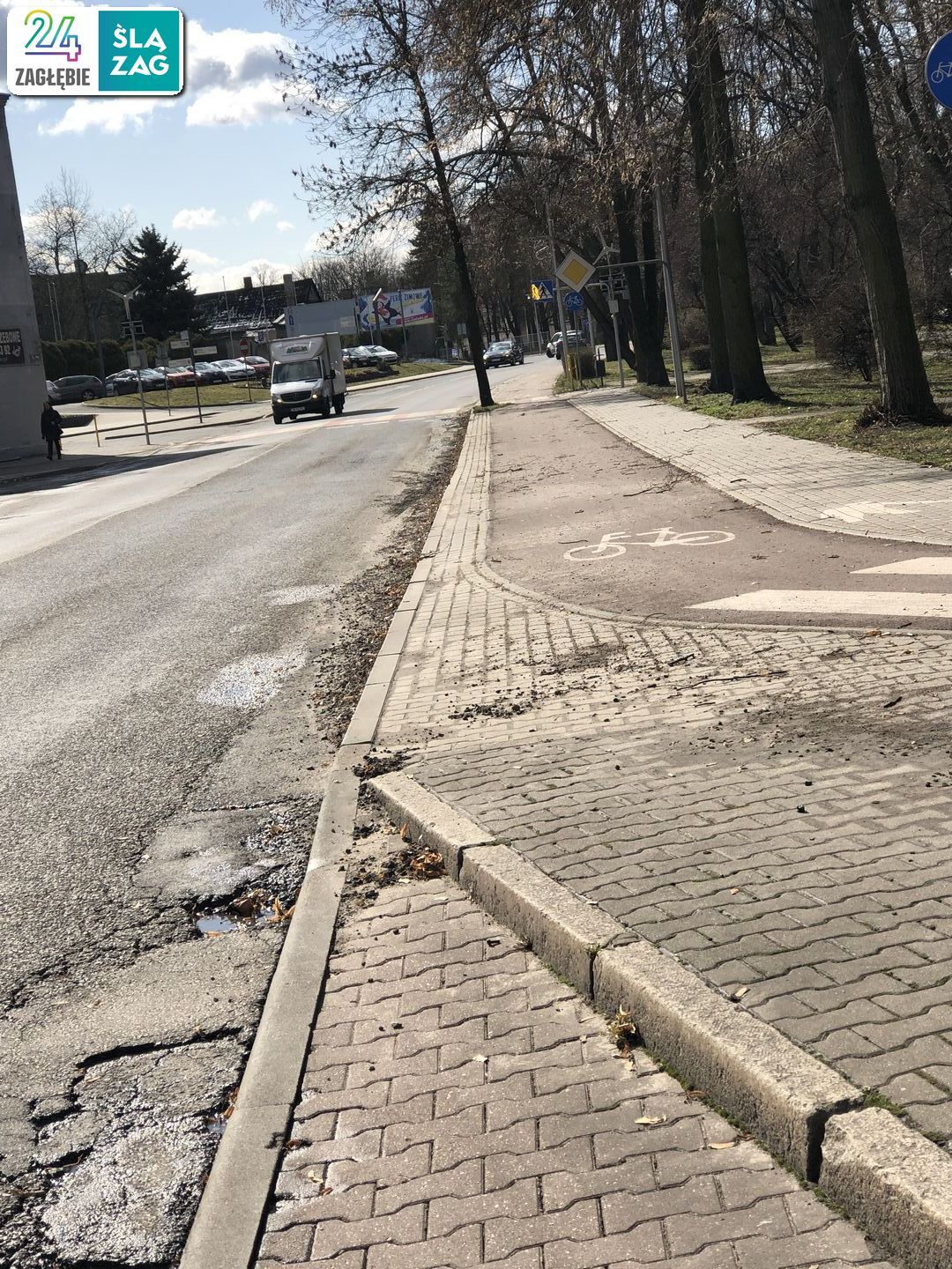Czeladź. Ulica Katowicka. Stan drogi z chodnikiem i drogą dla rowerów. 17 marca 2025.