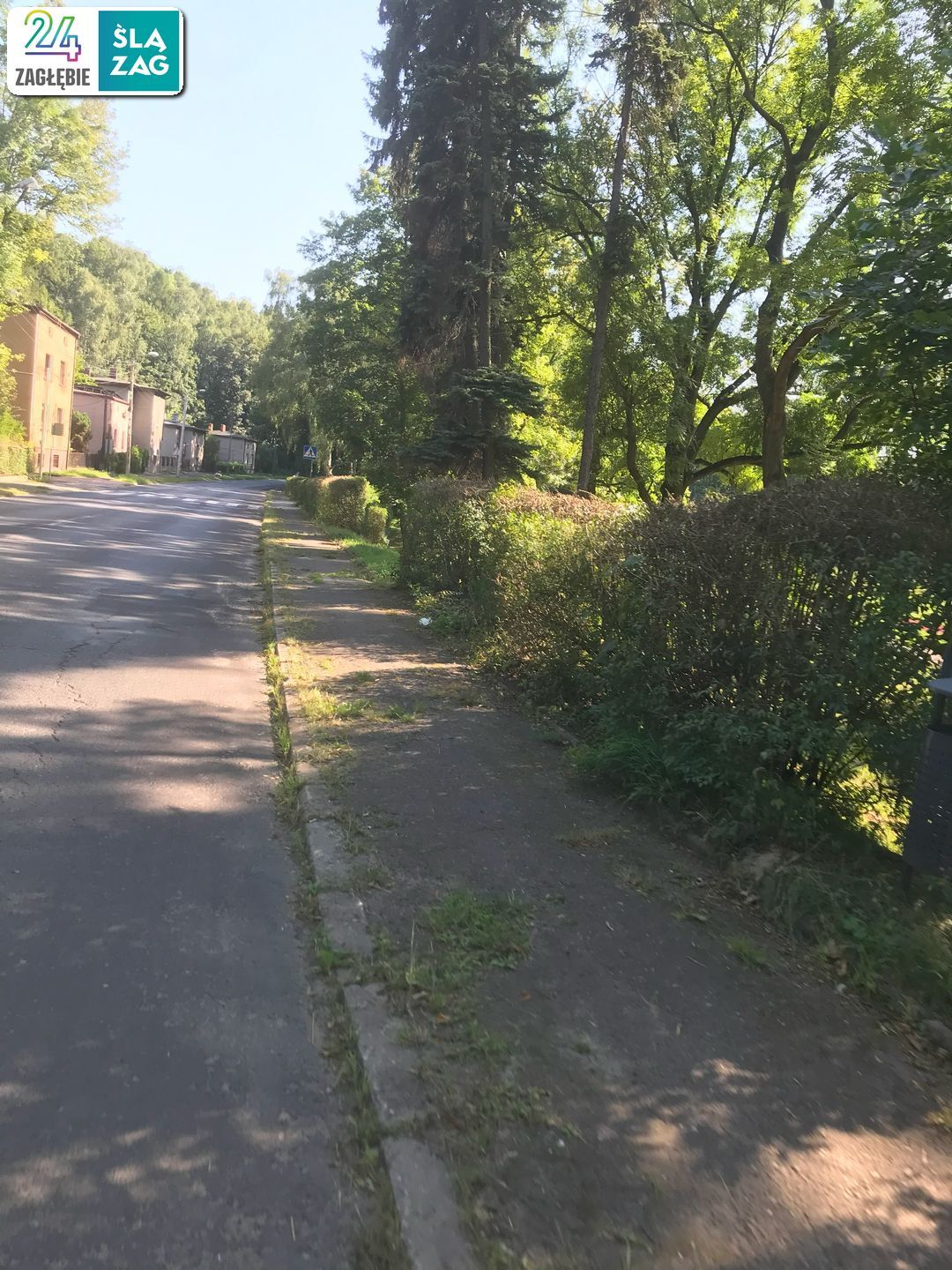 Czeladź. Ulica Katowicka. Stan drogi z chodnikiem. 13 sierpnia 2025.