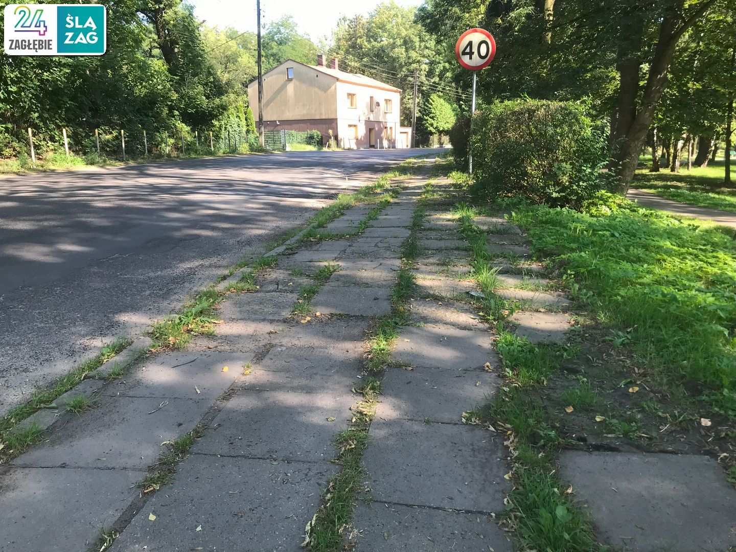 Czeladź. Ulica Katowicka. Stan drogi z chodnikiem. 13 sierpnia 2025.