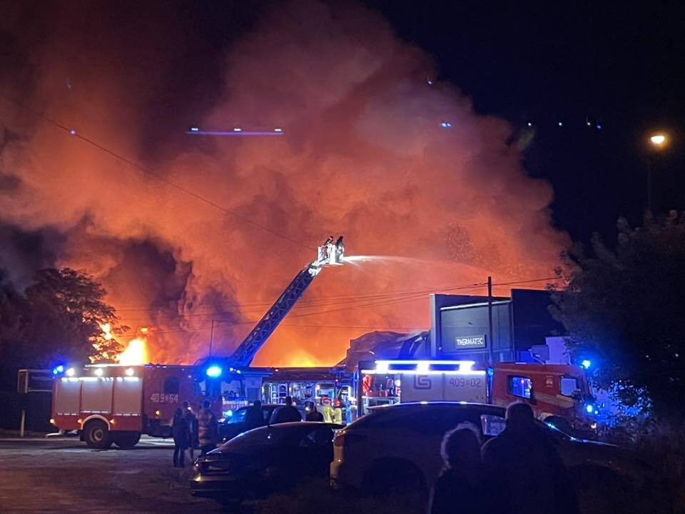 Czeladź. Ulica Rzemieślnicza – pożar hali produkcyjnej. 16 września 2025.