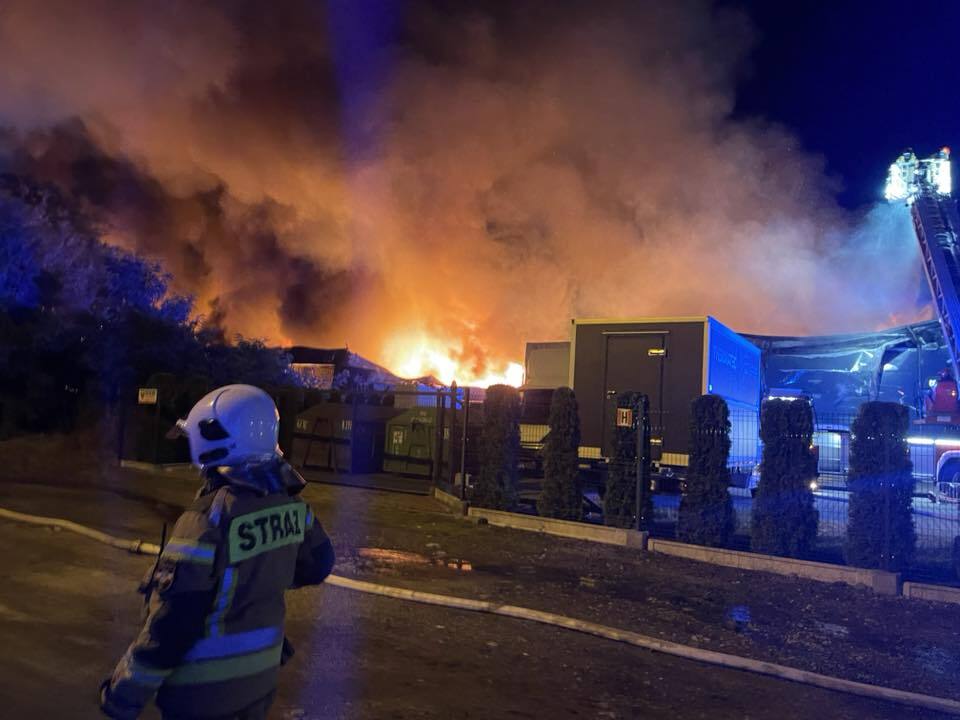 Czeladź. Ulica Rzemieślnicza – pożar hali produkcyjnej. 16 września 2025.