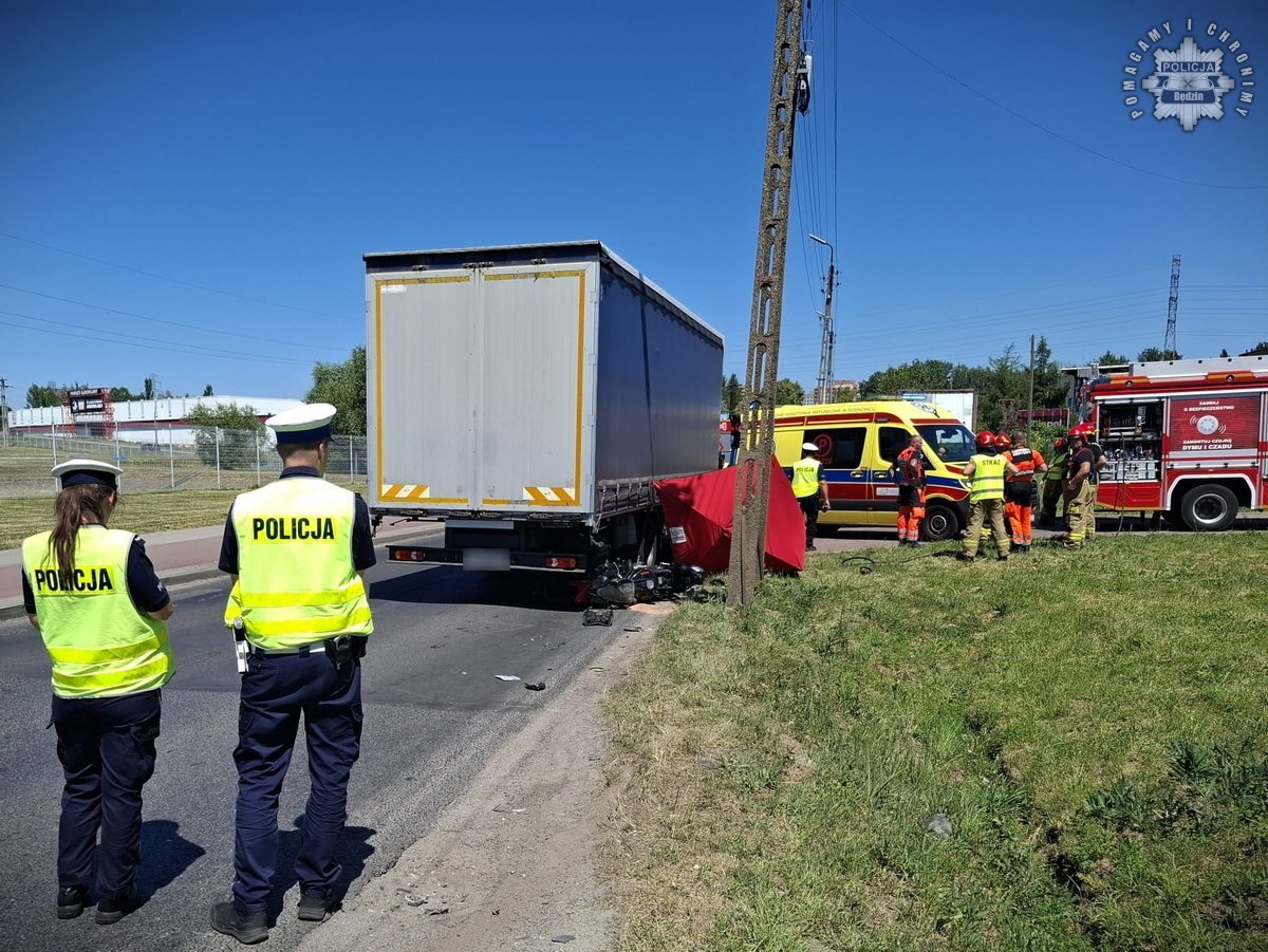 Czeladź. Śmiertelny wypadek przy ulicy Wiejskiej. Nie żyje 18-letni motocyklista. 2 lipca 2025.
