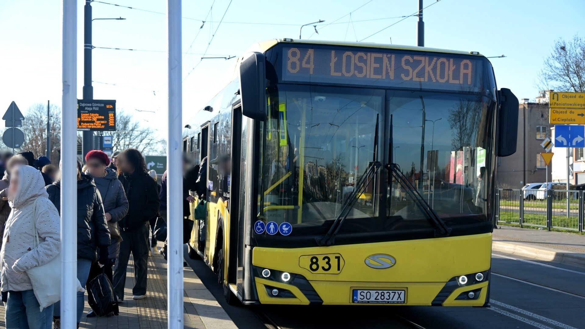 Dwie linie autobusowe w Dąbrowie Górniczej do likwidacji, w to miejsce dwie inne. Do tego zmiany tras, które dotkną Sosnowca oraz gmin: Psary, Siewierz i Ożarowice — to wszystko od 2026 roku
