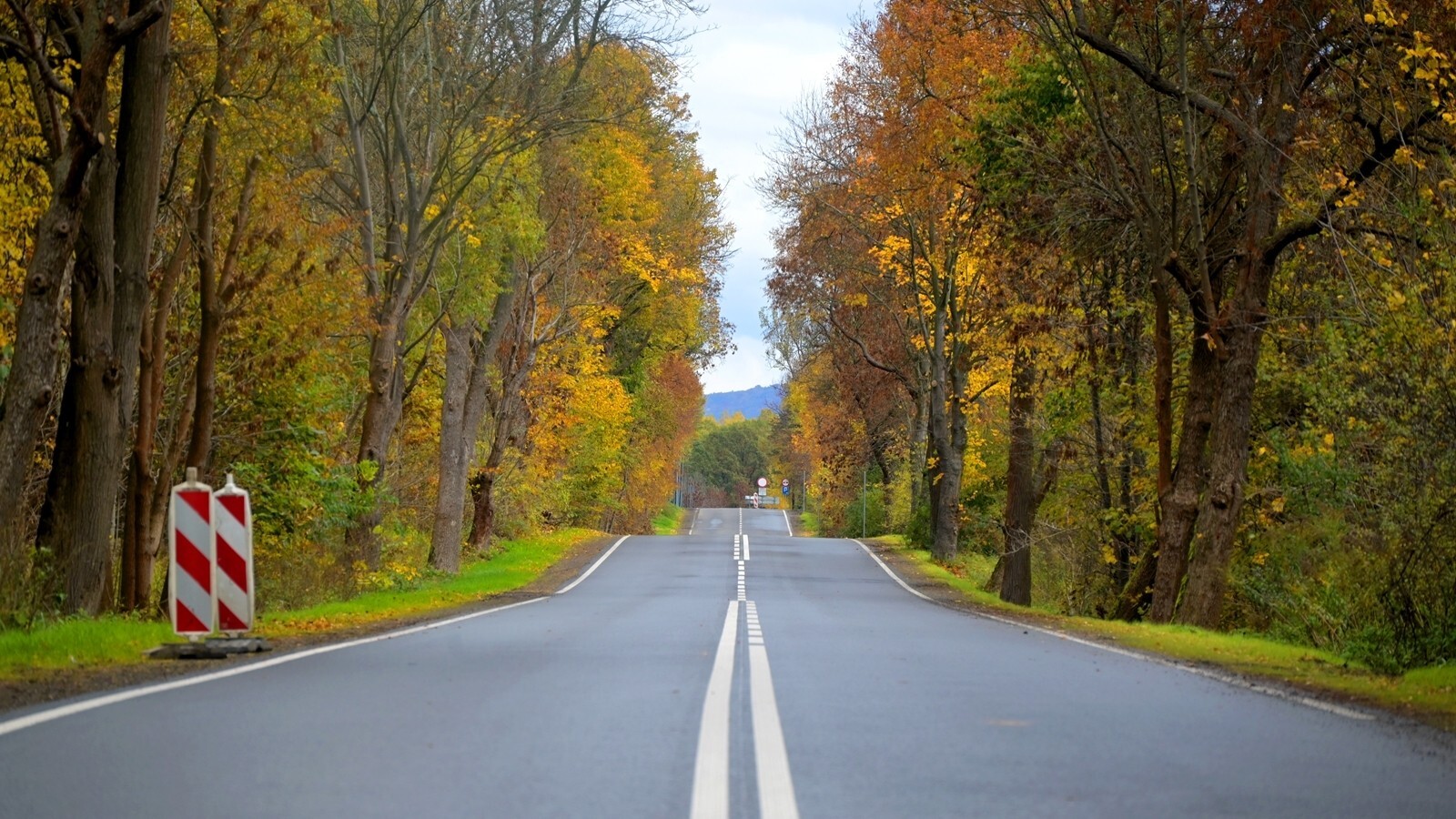 Dąbrowa Górnicza. Koniec remontu drogi nr 790 przez Łosień. Prace trwały ponad rok i kosztowały 32 miliony złotych. ZDJĘCIA