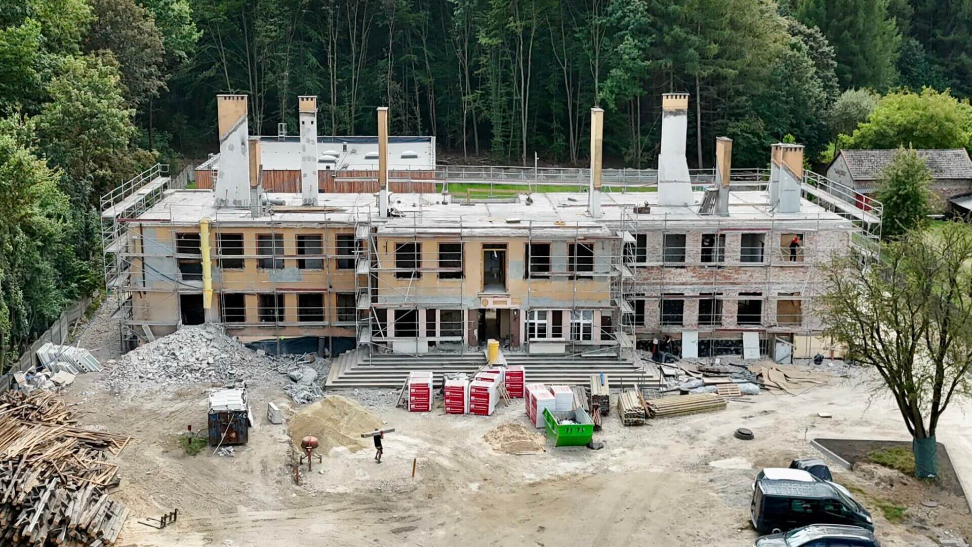 Dąbrowa Górnicza-Łosień. Szkoła Podstawowa nr 26 im. Marii Konopnickiej podczas przebudowy. 27 sierpnia 2025.