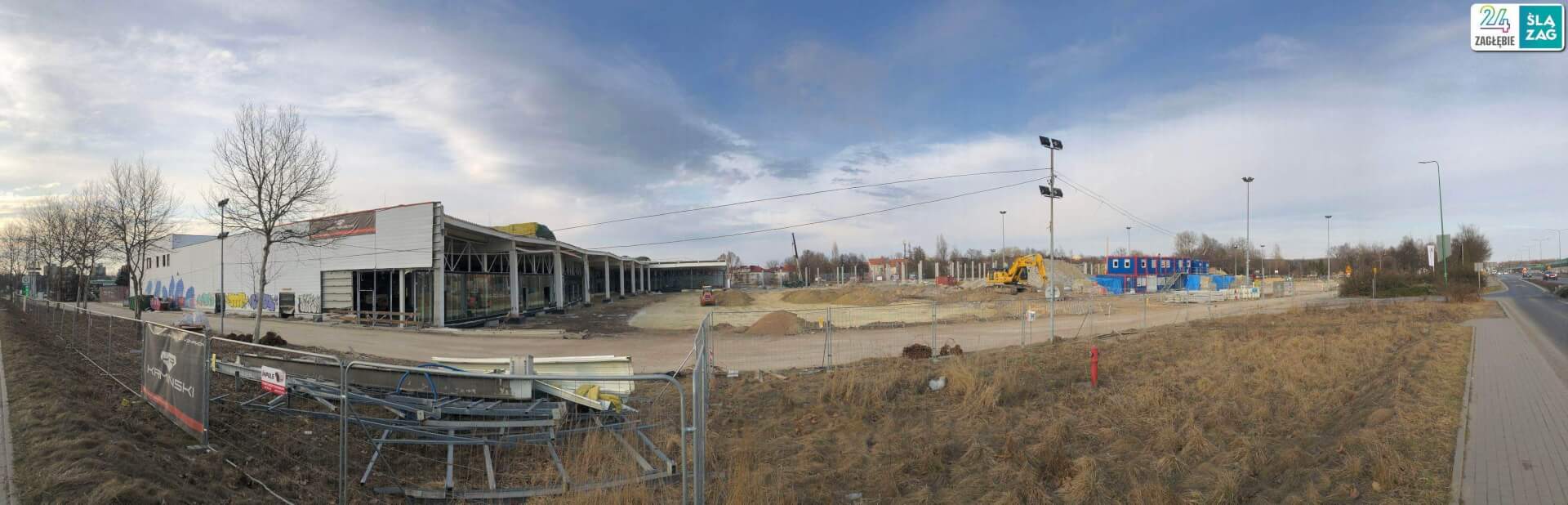 Dąbrowa Górnicza-Reden. Przebudowa dawnego hipermarketu «Auchan» przez niemiecką firmę Saller-Bau na nowy park handlowy «S1 Dąbrovia»,. 9 marca 2025.