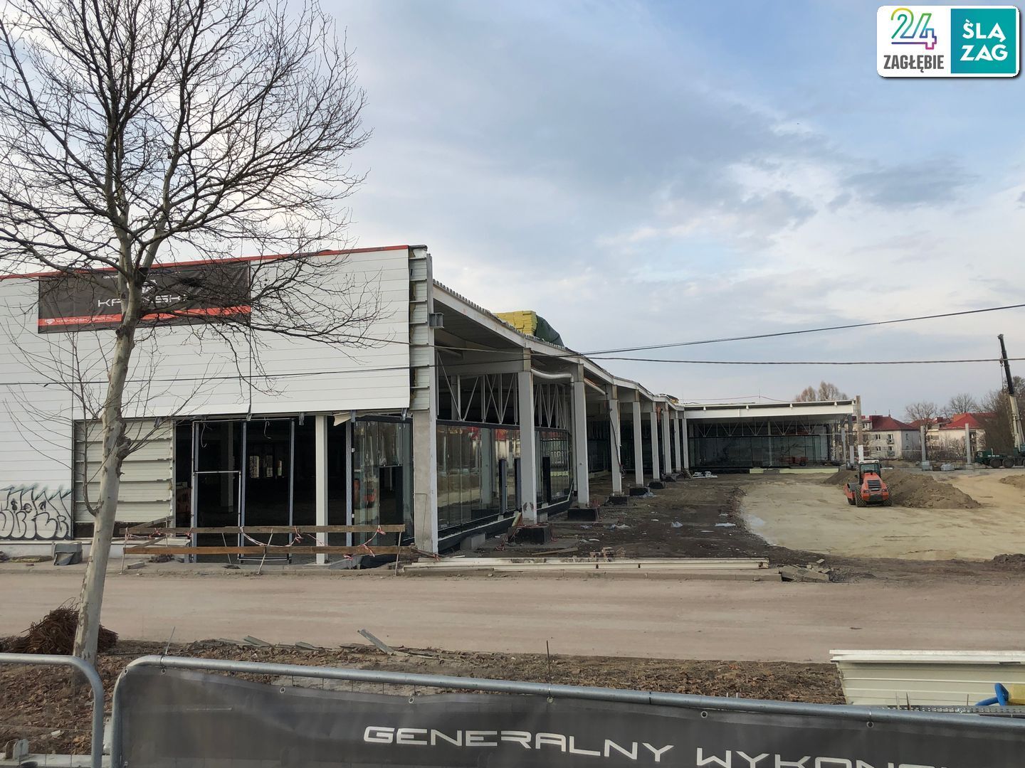 Dąbrowa Górnicza-Reden. Przebudowa dawnego hipermarketu «Auchan» przez niemiecką firmę Saller-Bau na nowy park handlowy «S1 Dąbrovia»,. 9 marca 2025.