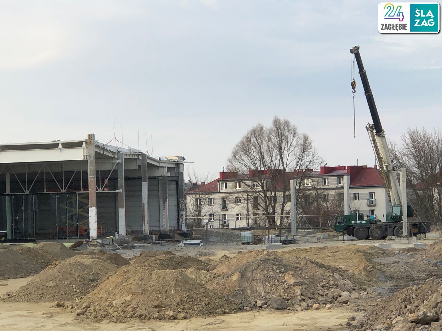 Dąbrowa Górnicza-Reden. Przebudowa dawnego hipermarketu «Auchan» przez niemiecką firmę Saller-Bau na nowy park handlowy «S1 Dąbrovia»,. 9 marca 2025.