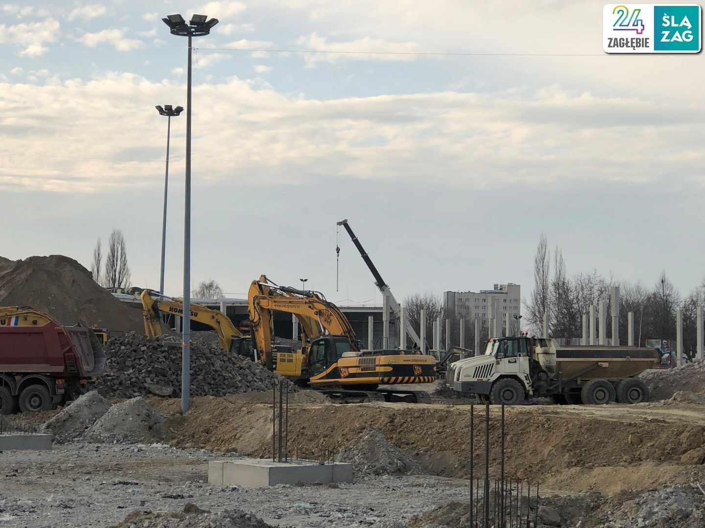 Dąbrowa Górnicza-Reden. Przebudowa dawnego hipermarketu «Auchan» przez niemiecką firmę Saller-Bau na nowy park handlowy «S1 Dąbrovia»,. 9 marca 2025.