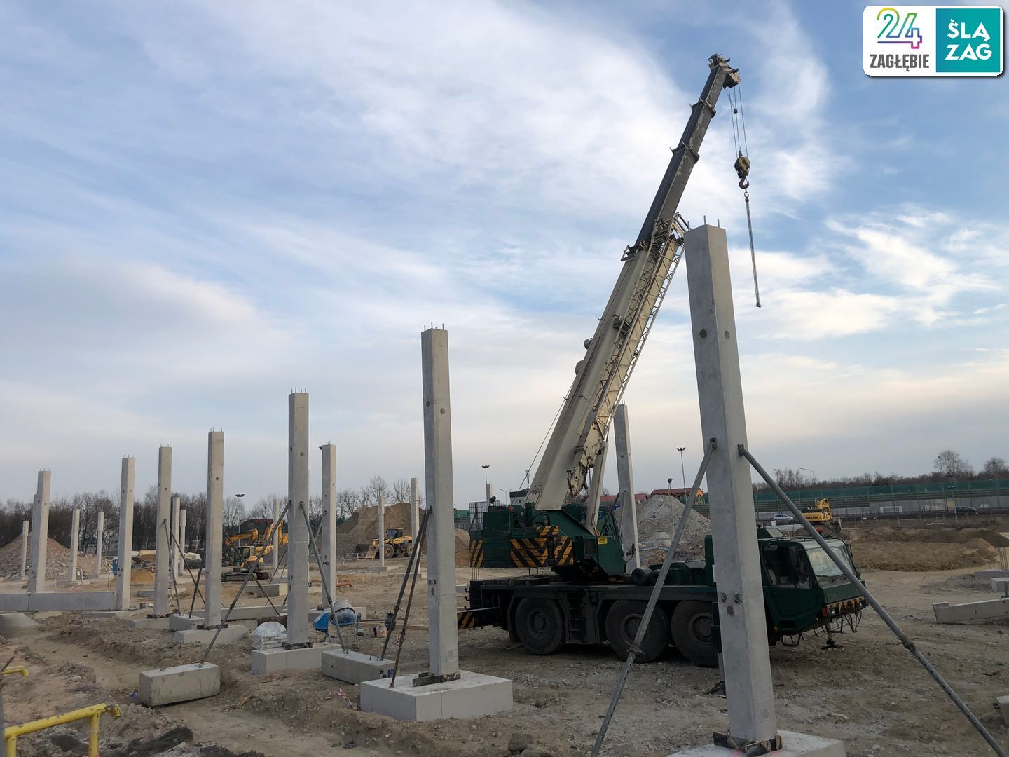 Dąbrowa Górnicza-Reden. Przebudowa dawnego hipermarketu «Auchan» przez niemiecką firmę Saller-Bau na nowy park handlowy «S1 Dąbrovia»,. 9 marca 2025.