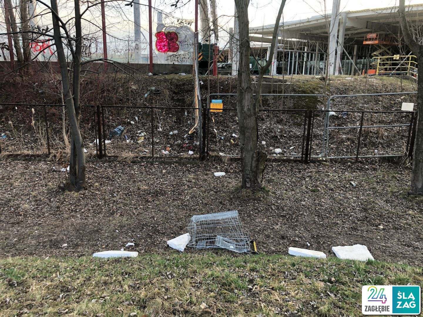 Dąbrowa Górnicza-Reden. Przebudowa dawnego hipermarketu «Auchan» przez niemiecką firmę Saller-Bau na nowy park handlowy «S1 Dąbrovia»,. 9 marca 2025.