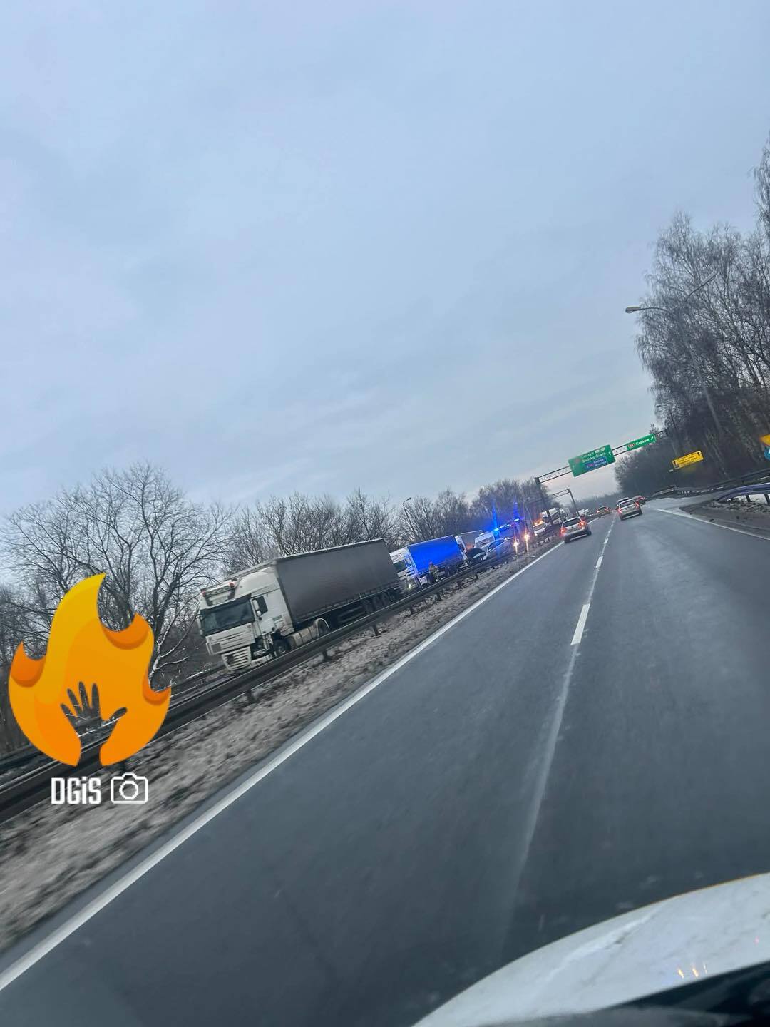 Dąbrowa Górnicza / Sosnowiec. Zderzenie dwóch samochodów ciężarowych i jednego osobowego na S1 (wysokość DK94). 14 stycznia 2026.