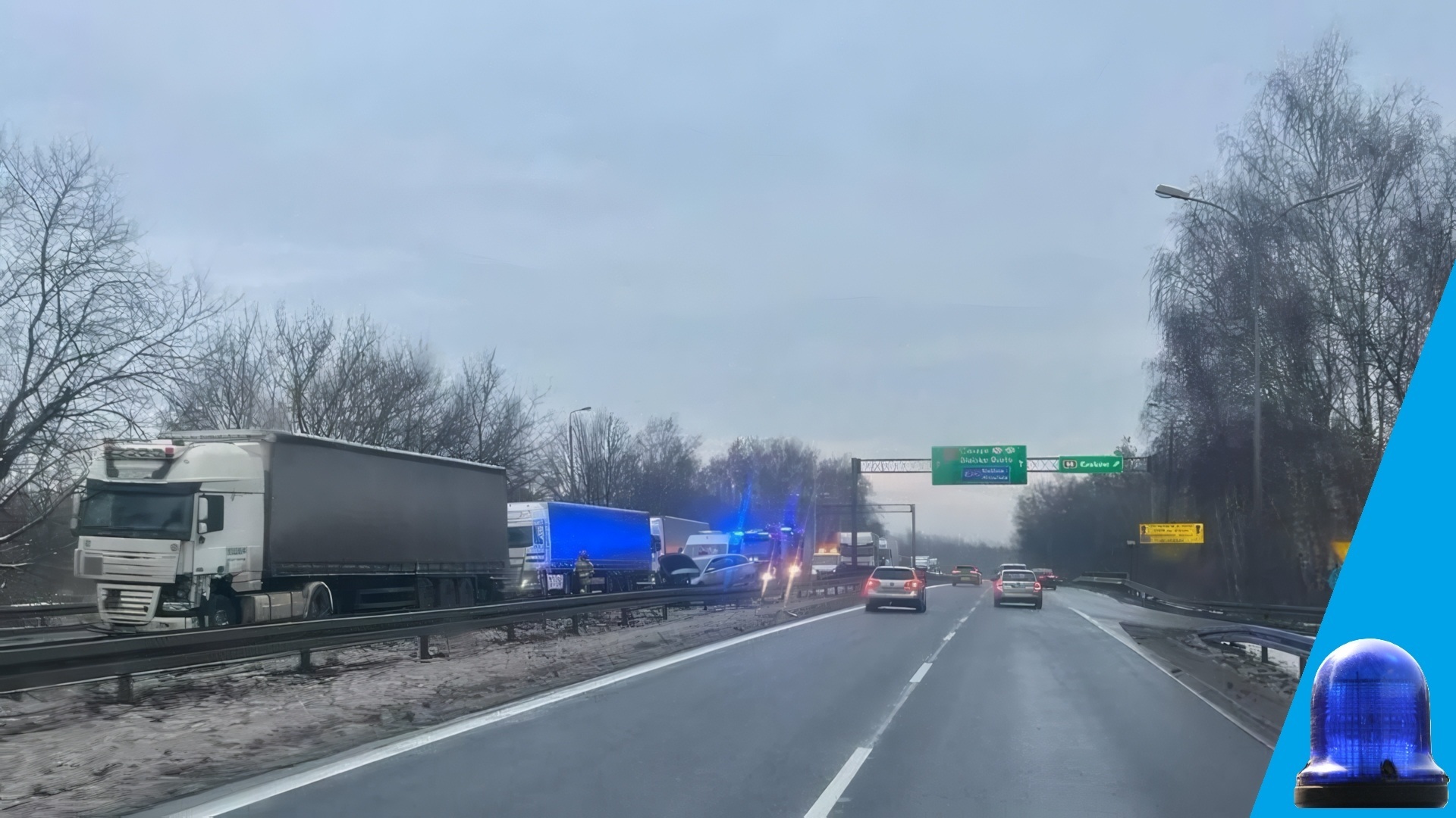 Sosnowiec / Dąbrowa Górnicza. Zderzenie dwóch ciężarówek i osobówki na drodze ekspresowej S1. Zablokowana jezdnia w kierunku Częstochowy