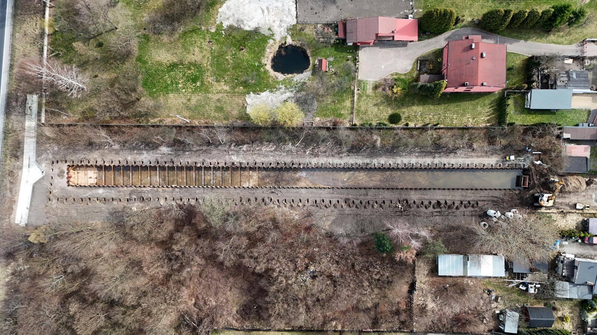 Dąbrowa Górnicza. Zbiornik retencyjny w Strzemieszycach już odbiera wodę z DK94. Ma zakończyć okresowe podtopienia