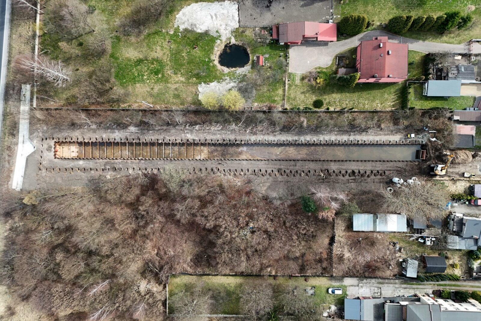 Dąbrowa Górnicza-Strzemieszyce Wielkie. Budowa zbiornika retencyjnego wody opadowej z DK94 przy ulicy Oddziału AK Ordona. 25 marca 2026