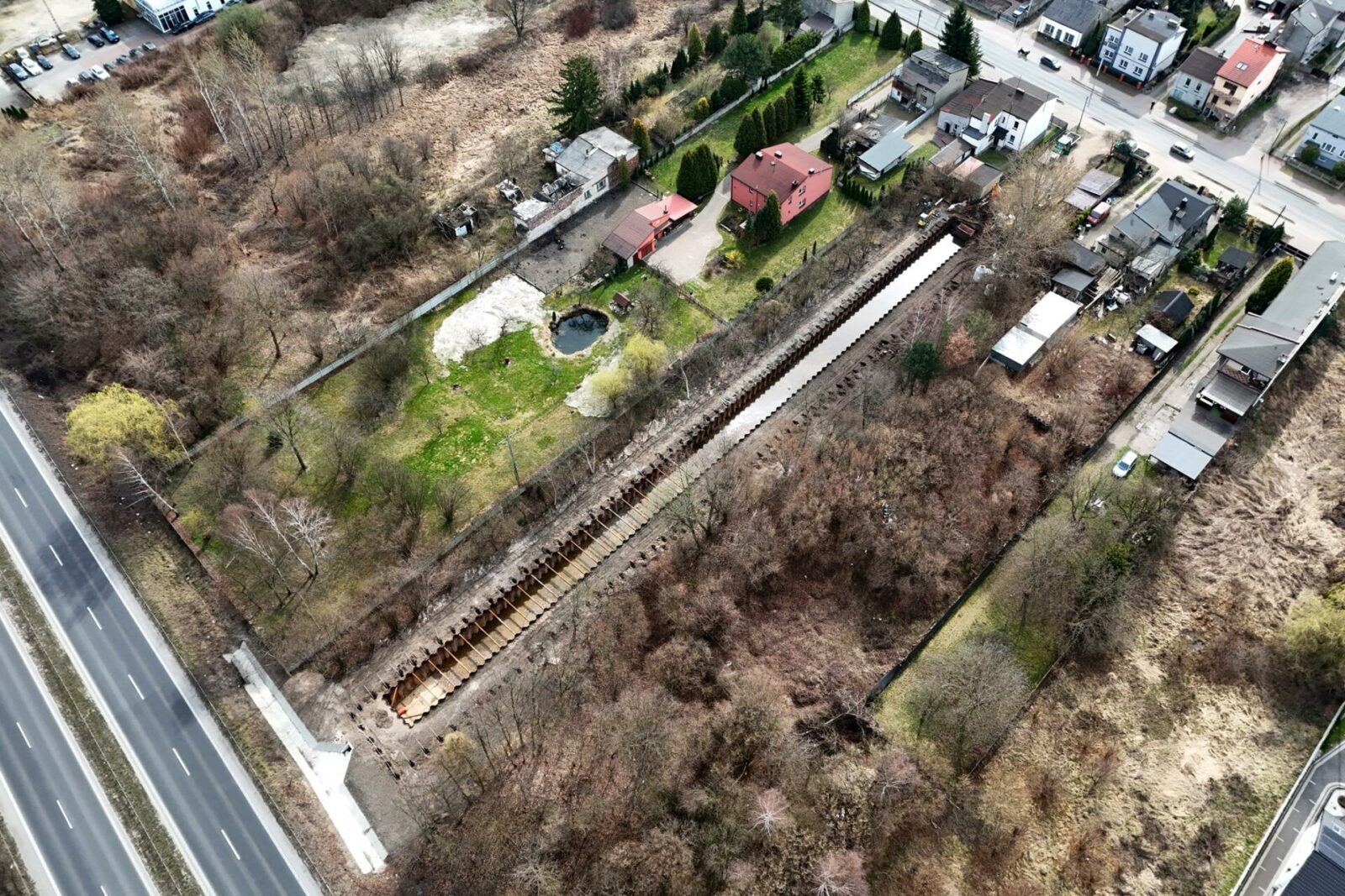 Dąbrowa Górnicza-Strzemieszyce Wielkie. Budowa zbiornika retencyjnego wody opadowej z DK94 przy ulicy Oddziału AK Ordona. 25 marca 2026