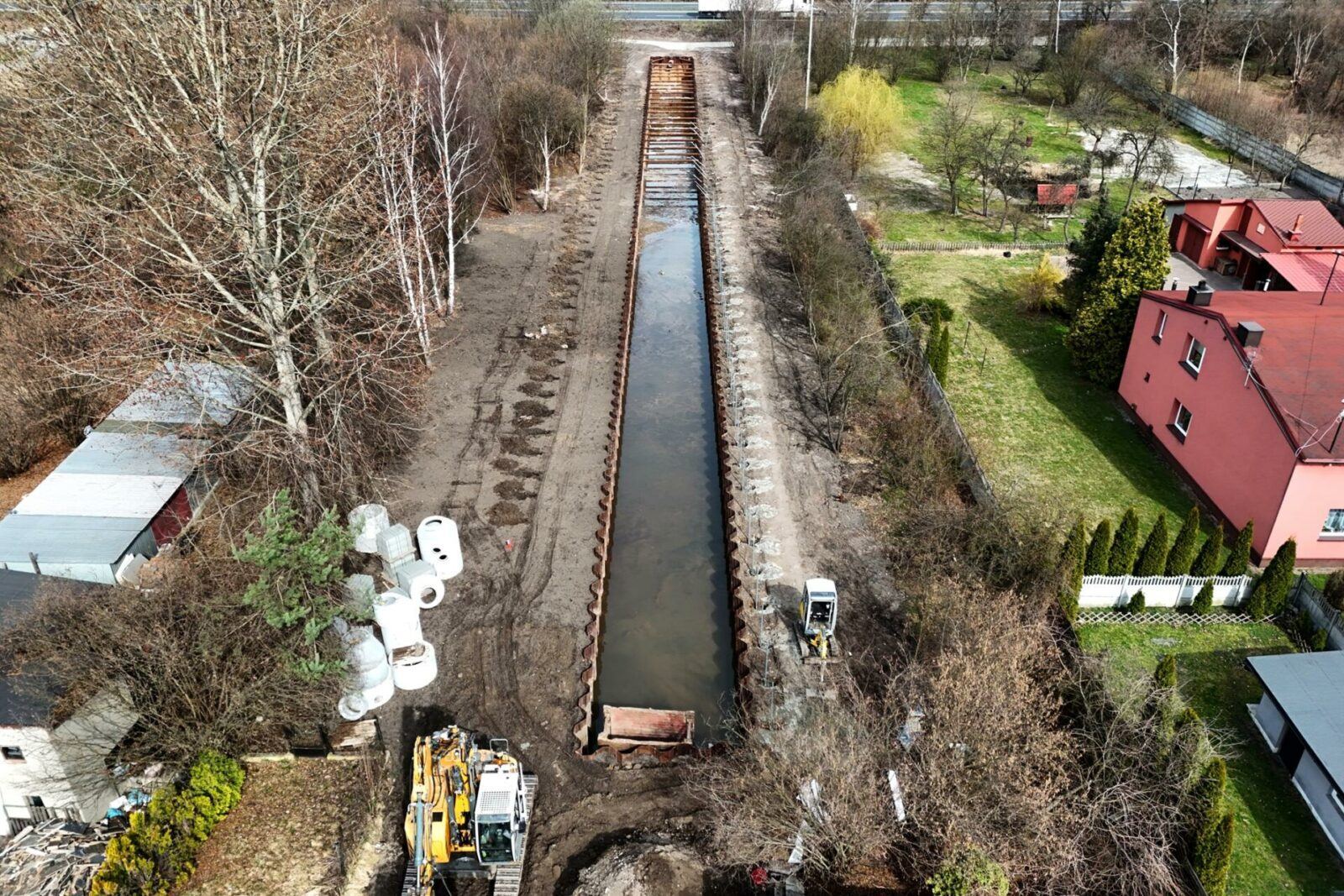 Dąbrowa Górnicza-Strzemieszyce Wielkie. Budowa zbiornika retencyjnego wody opadowej z DK94 przy ulicy Oddziału AK Ordona. 25 marca 2026