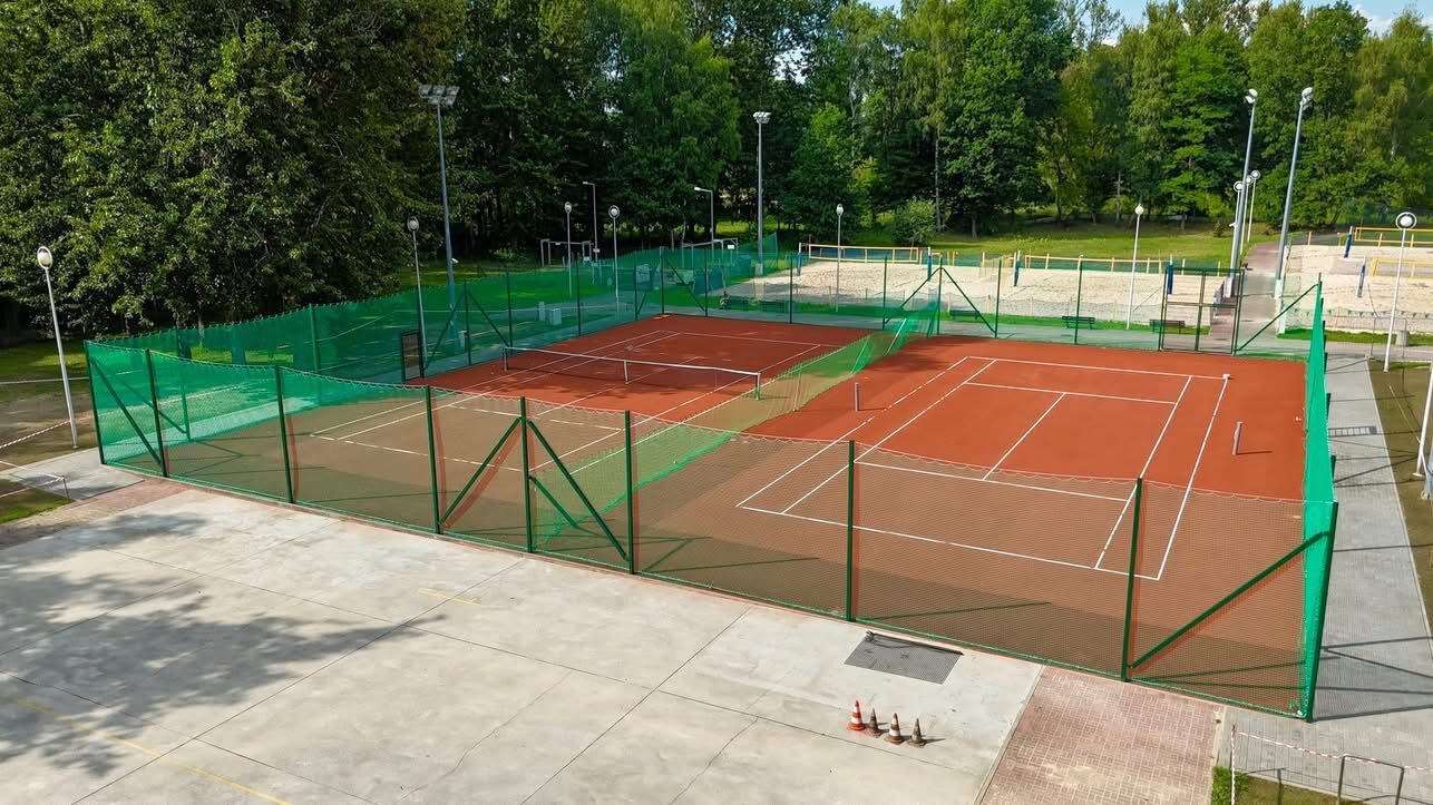 Dąbrowa Górnicza. Korty tenisowe w parku Zielona. Lipiec 2025.