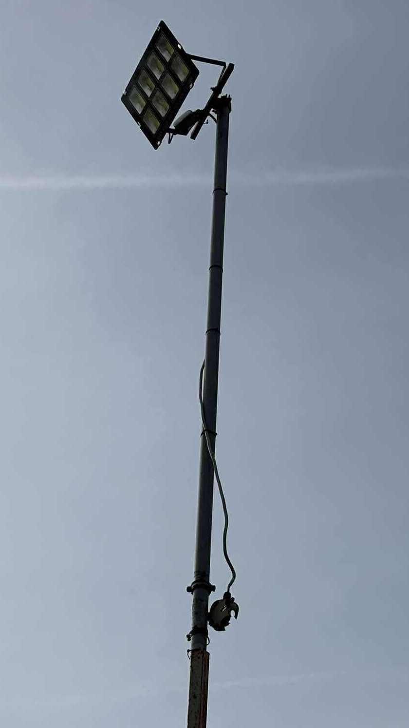 Jaworzno-Ciężkowice. Dewastacja oświetlenia boiska L. K. S. «Ciężkowianka» i kradzież. 7-8 listopada 2025.