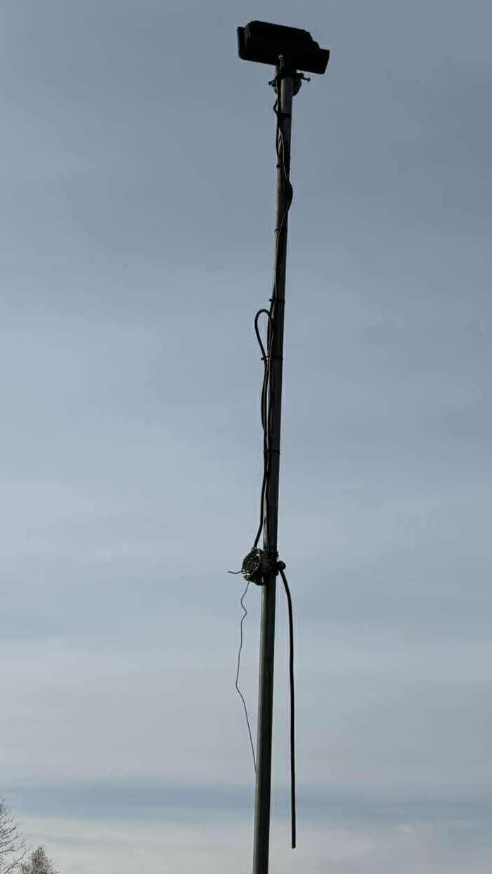 Jaworzno-Ciężkowice. Dewastacja oświetlenia boiska L. K. S. «Ciężkowianka» i kradzież. 7-8 listopada 2025.