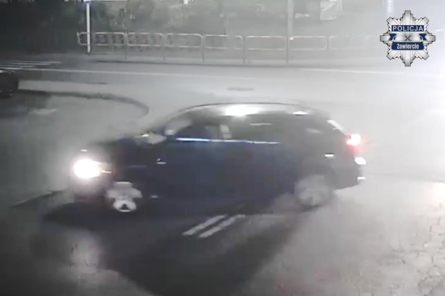 Ogrodzieniec. Przywłaszczenie paczki przez kobietę na skrzyżowaniu ulic: Tadeusza Kościuszki, Bzowskiej i Olkuskiej. 22 grudnia 2025.