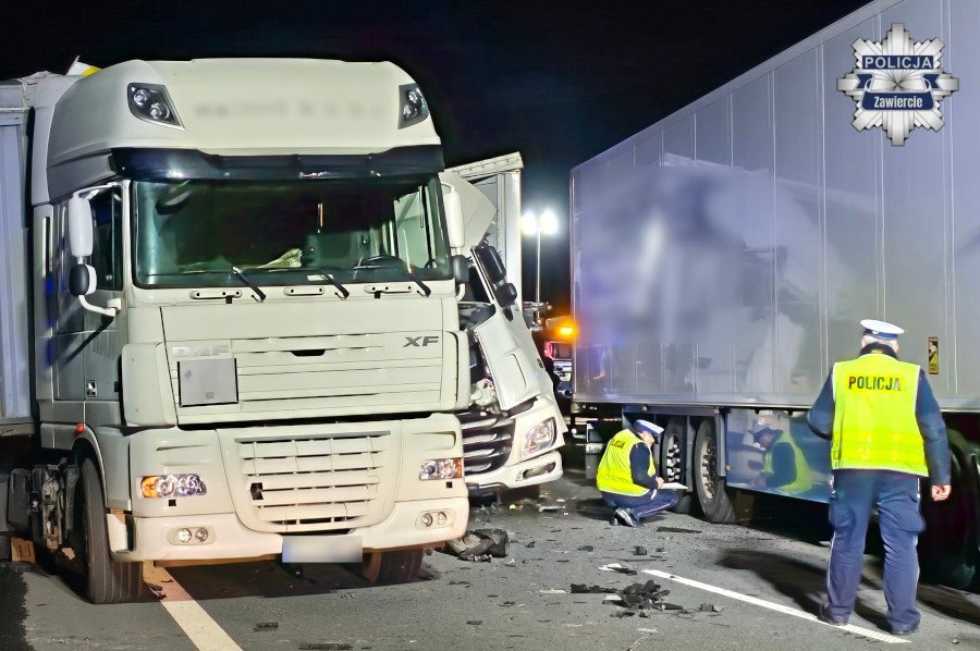 Poręba. Droga Krajowa nr 78. Śmiertelny wypadek – najechanie ciężarówki na naczepę innej ciężarówki. 1 kwietnia 2026