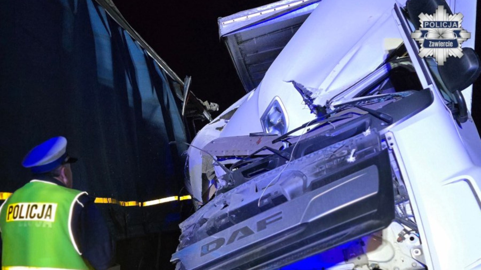 Poręba. Droga Krajowa nr 78. Śmiertelny wypadek – najechanie ciężarówki na naczepę innej ciężarówki. 1 kwietnia 2026