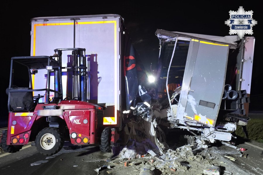 Poręba. Droga Krajowa nr 78. Śmiertelny wypadek – najechanie ciężarówki na naczepę innej ciężarówki. 1 kwietnia 2026