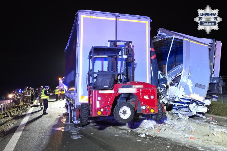 Poręba. Droga Krajowa nr 78. Śmiertelny wypadek – najechanie ciężarówki na naczepę innej ciężarówki. 1 kwietnia 2026