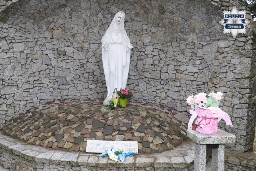 Poręba. Zniszczone figury przy kościele pod wezwaniem Świętego Józefa Oblubieńca NMP. 19 marca 2026