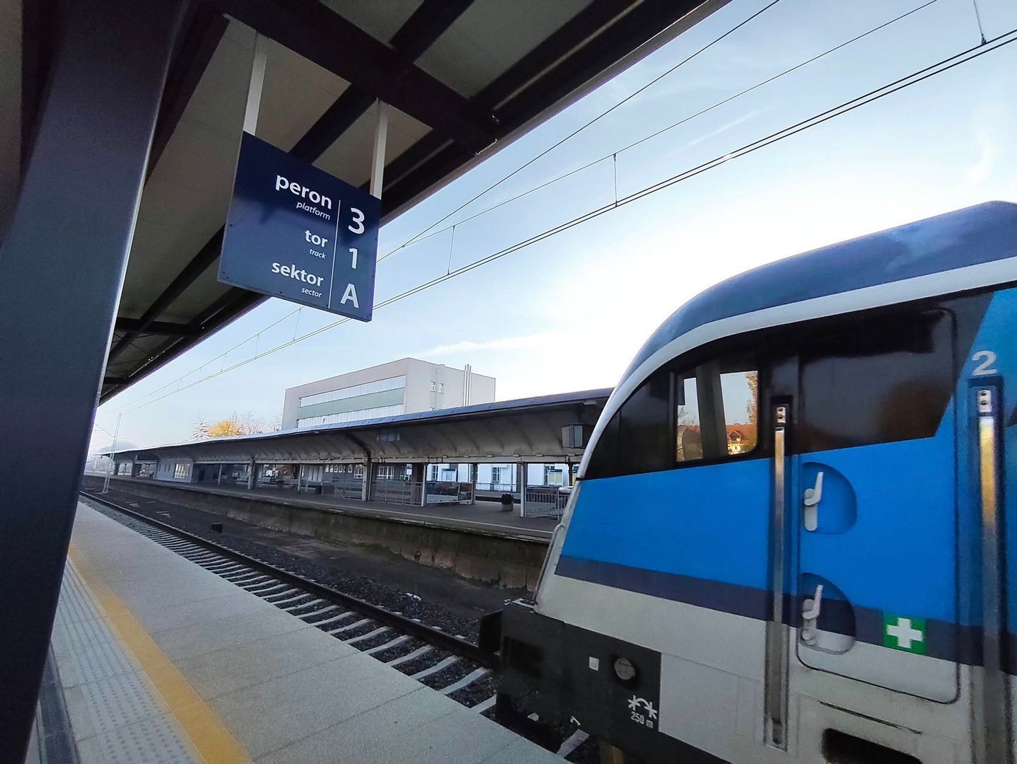 Sosnowiec. Dworzec kolejowy główny. Nowy peron nr 3 otwarty. 5 listopada 2025.