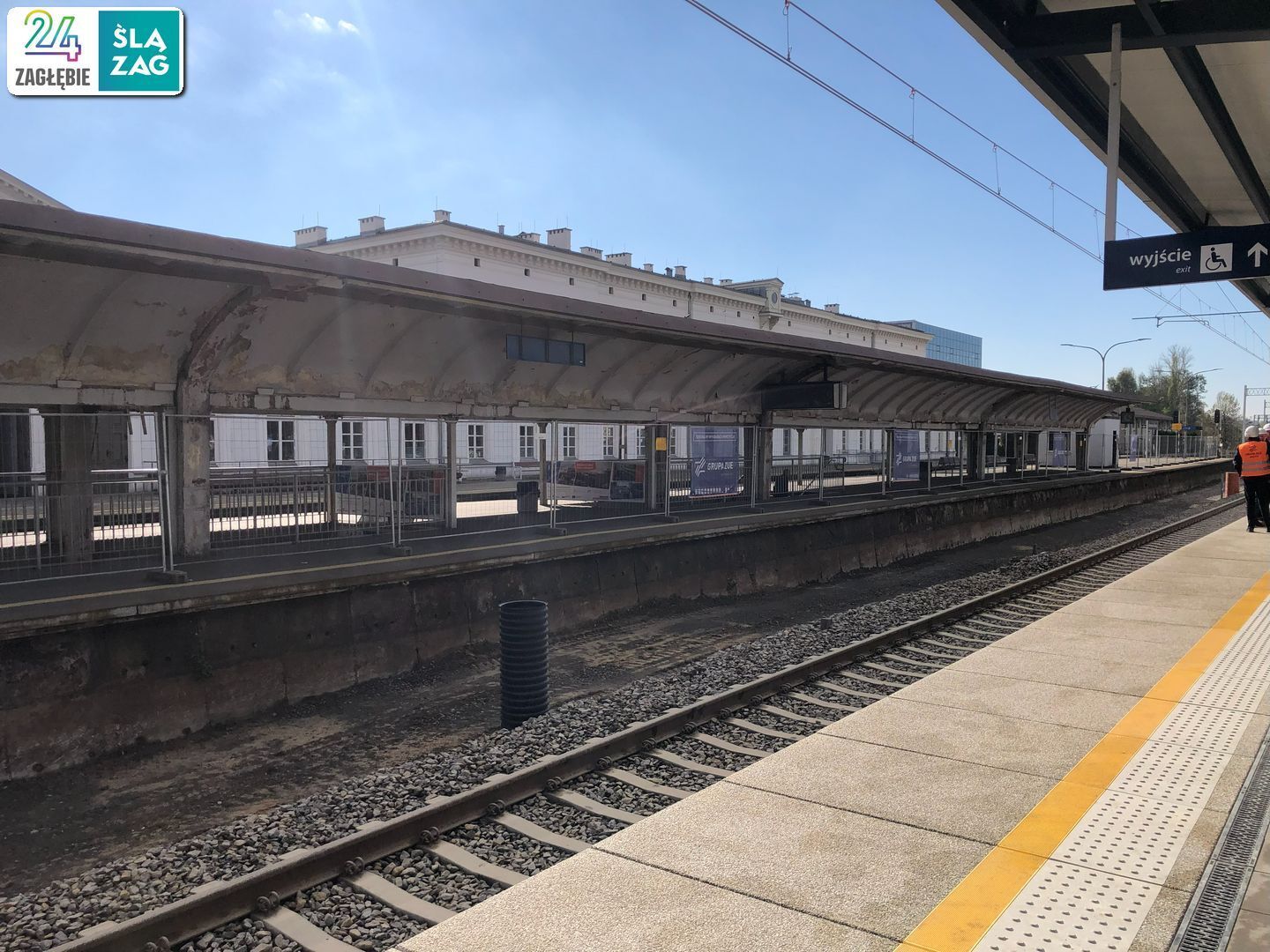 Sosnowiec. Dworzec kolejowy główny. Ostatnie prace przy nowym peronie nr 3 i przed remontem peronu nr 2. 16 października 2025.