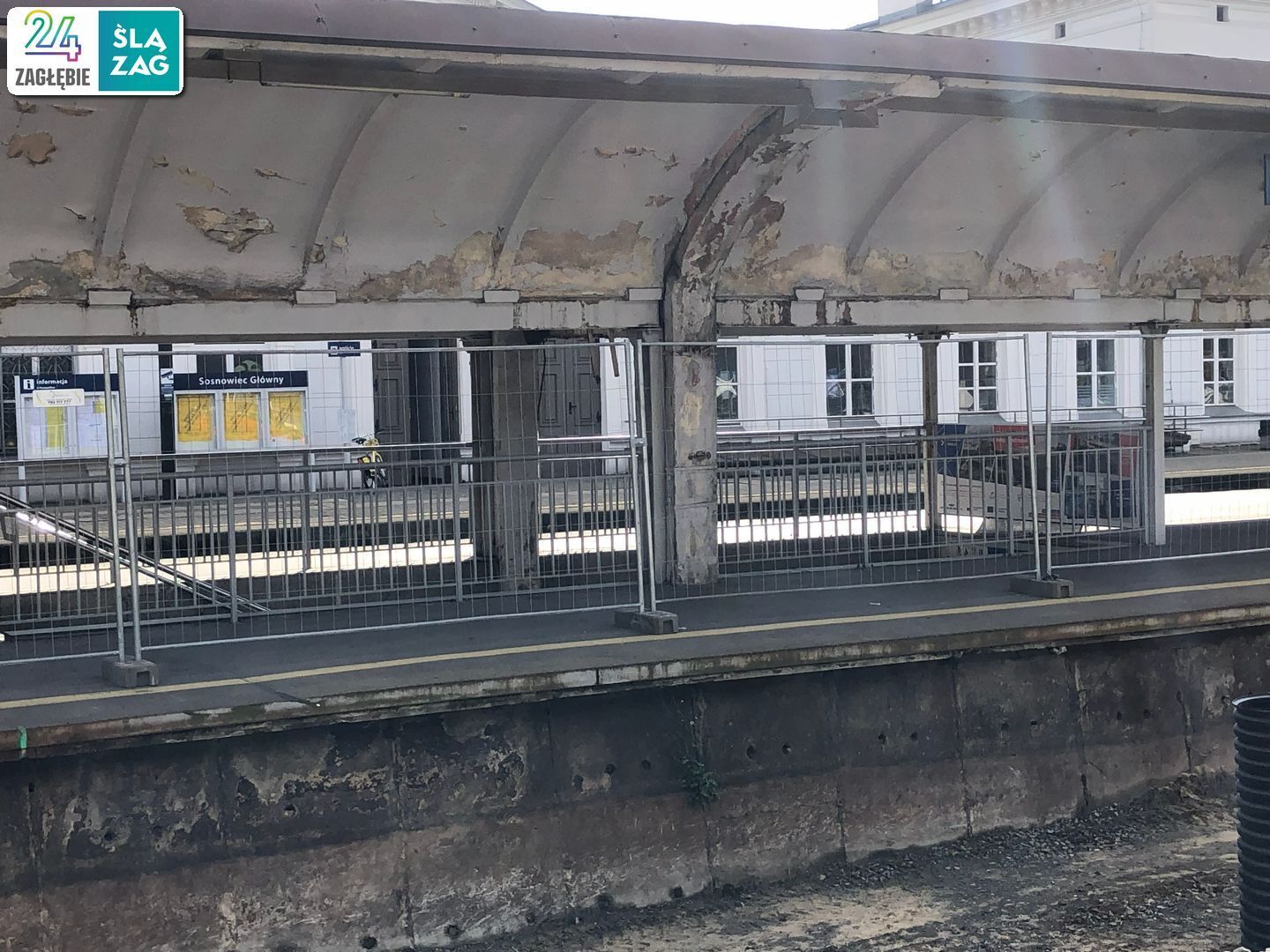 Sosnowiec. Dworzec kolejowy główny. Ostatnie prace przy nowym peronie nr 3 i przed remontem peronu nr 2. 16 października 2025.