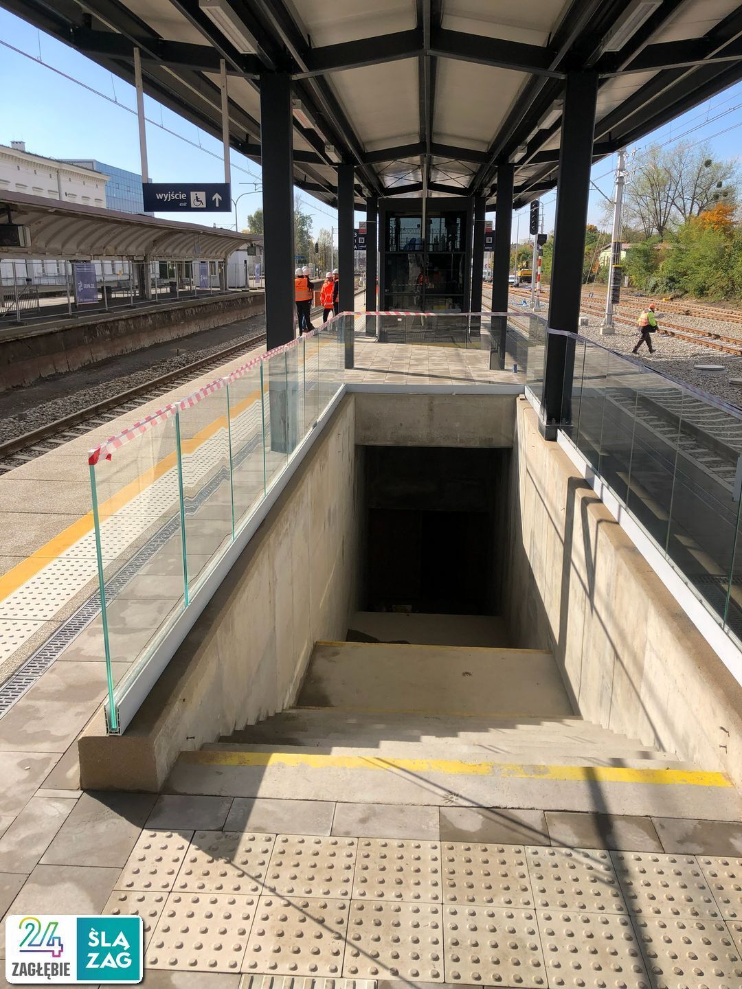 Sosnowiec. Dworzec kolejowy główny. Ostatnie prace przy nowym peronie nr 3 i przed remontem peronu nr 2. 16 października 2025.
