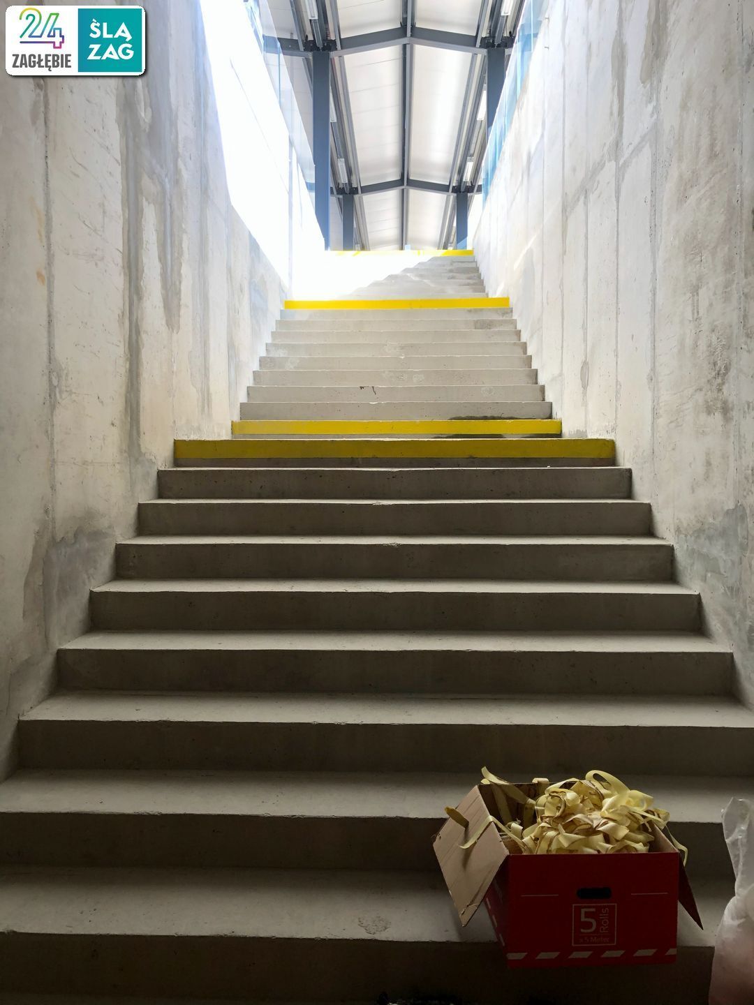 Sosnowiec. Dworzec kolejowy główny. Ostatnie prace przy nowym peronie nr 3 i przed remontem peronu nr 2. 16 października 2025.