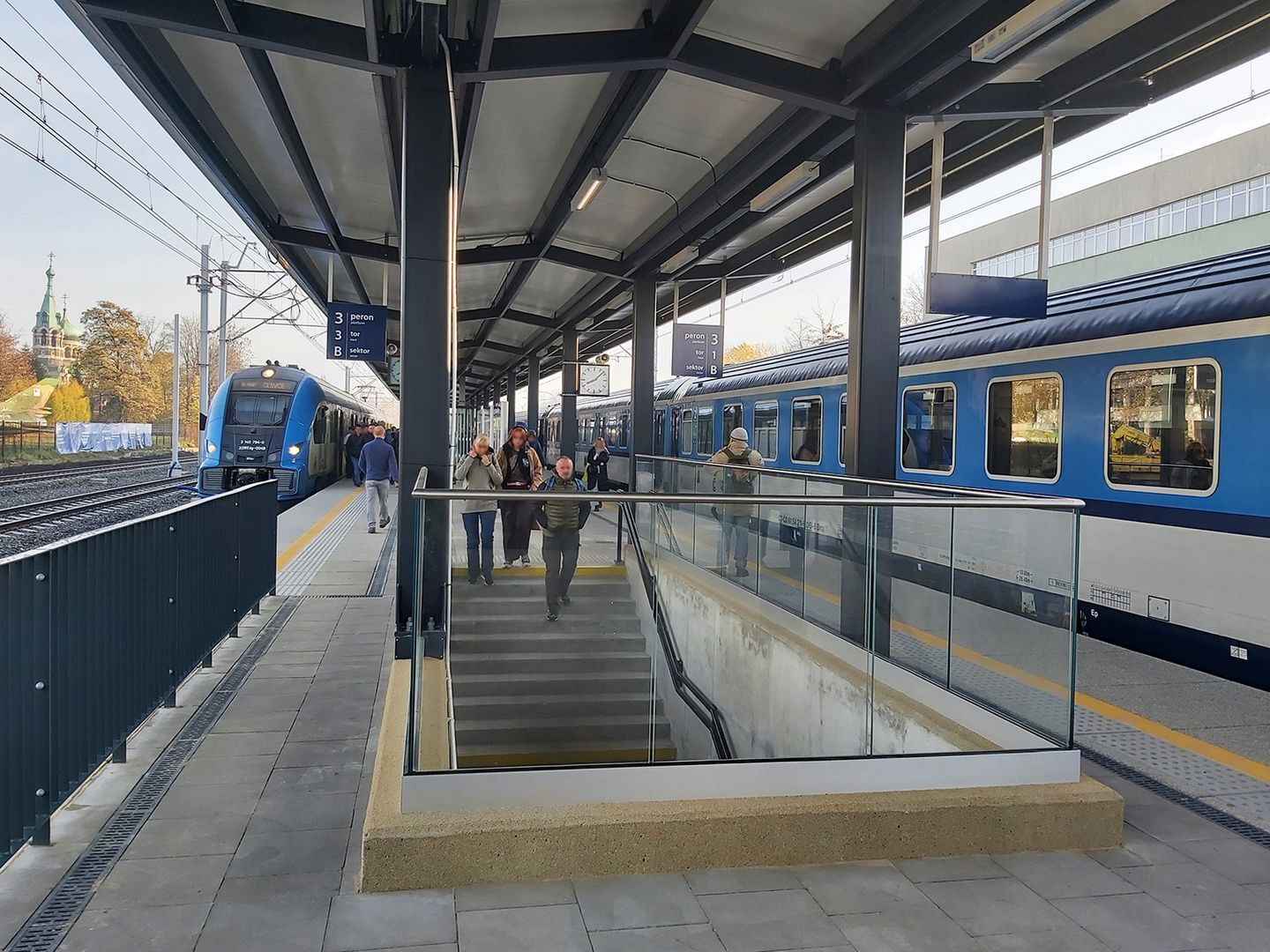 Sosnowiec. Dworzec kolejowy główny. Nowy peron nr 3 otwarty. 5 listopada 2025.