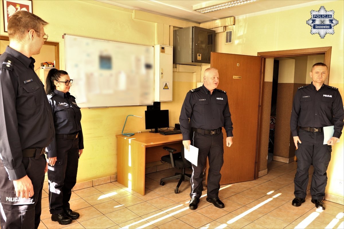 Sosnowiec. Kom. Agnieszka Osys-Jagła nowym komendantem IV Komisariatu Policji w Sosnowcu. Rozkaz wręcza Zastępca Komendanta Miejskiego Policji podinsp. Dariusz Kalarus. 7 kwietnia 2026