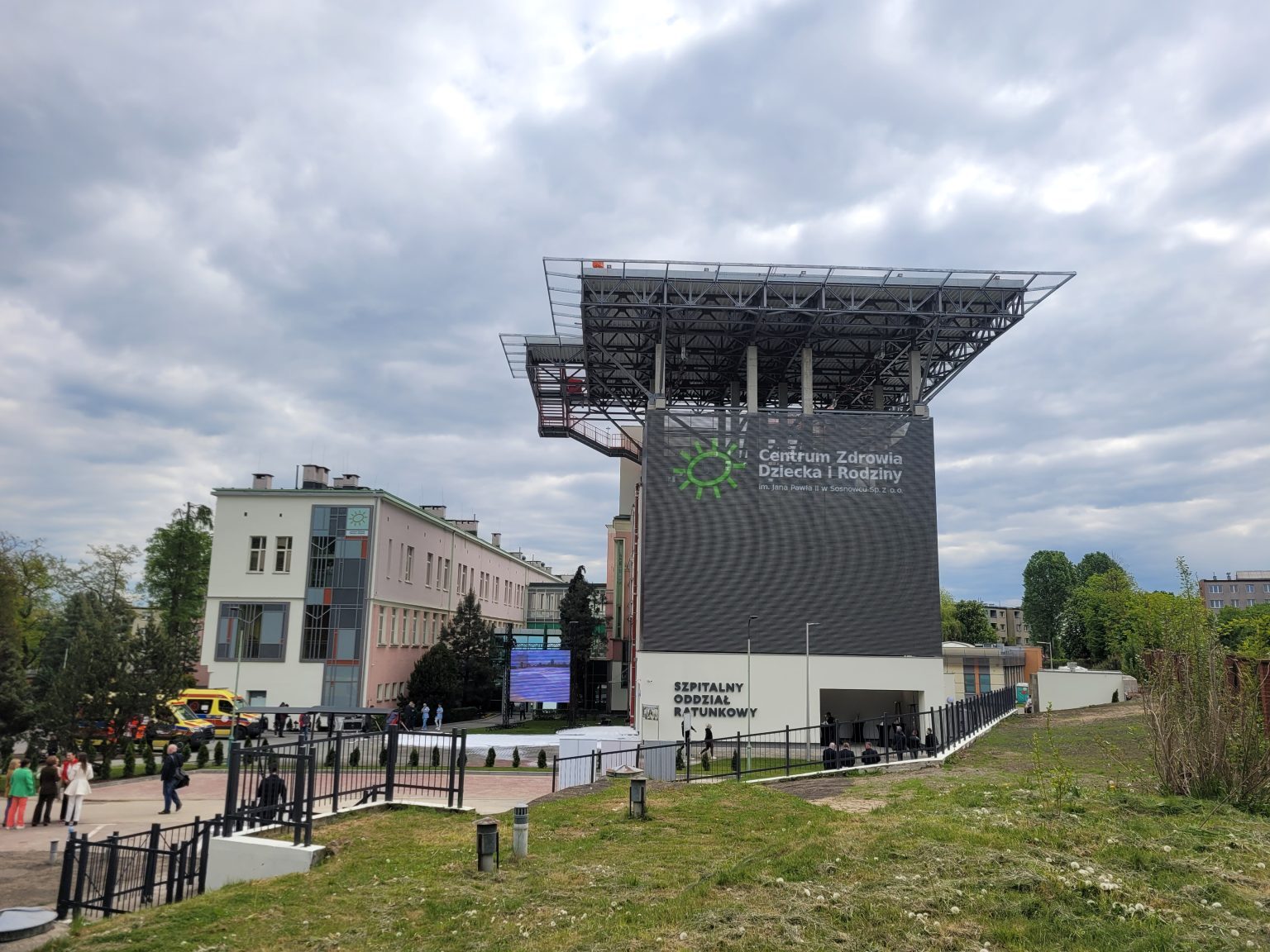 Sosnowiec-Klimontów. Centrum Zdrowia Dziecka i Rodziny im. Jana Pawła II. Otwarcie Lądowiska i Szpitalnego Oddziału Ratunkowego. 13 maja 2025.