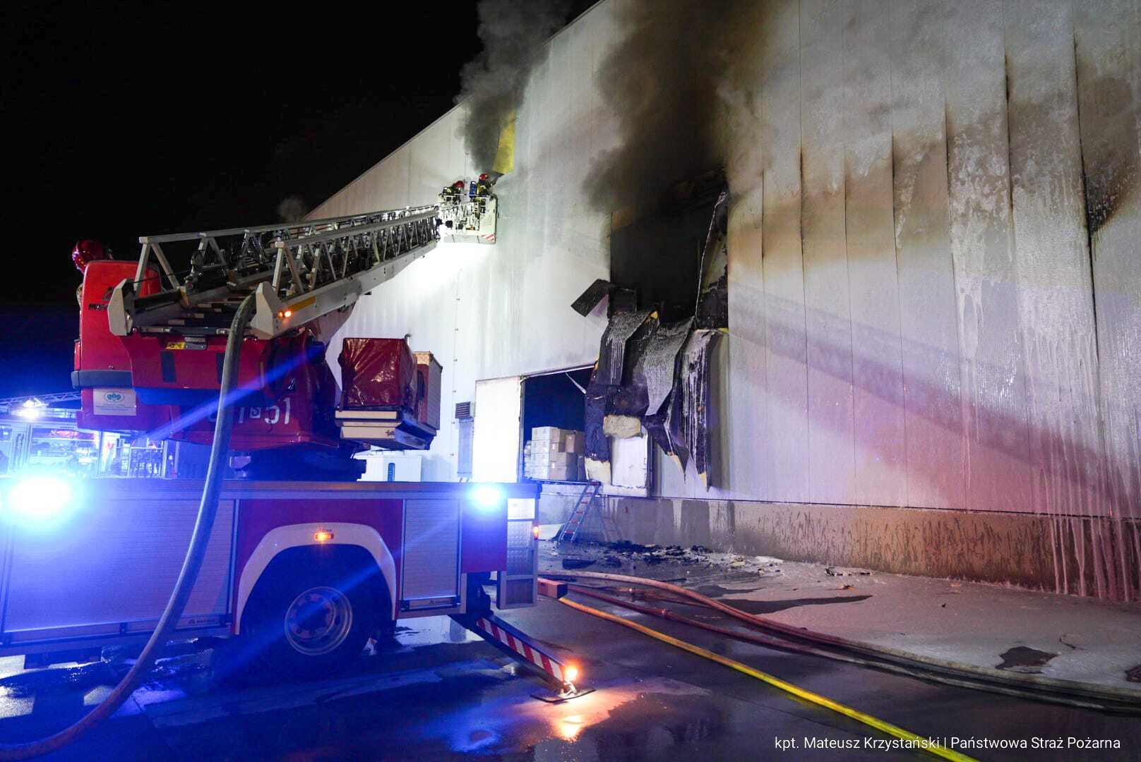 Sosnowiec-Milowice. Ul. Krzysztofa Kamila Baczyńskiego 165. Pożar hali w Zakładach Mięsnych „Duda” („Cedrob”). 10 maja 2025.