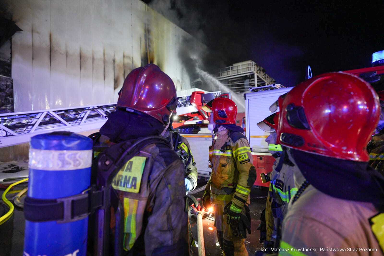 Sosnowiec-Milowice. Ul. Krzysztofa Kamila Baczyńskiego 165. Pożar hali w Zakładach Mięsnych „Duda” („Cedrob”). 10 maja 2025.