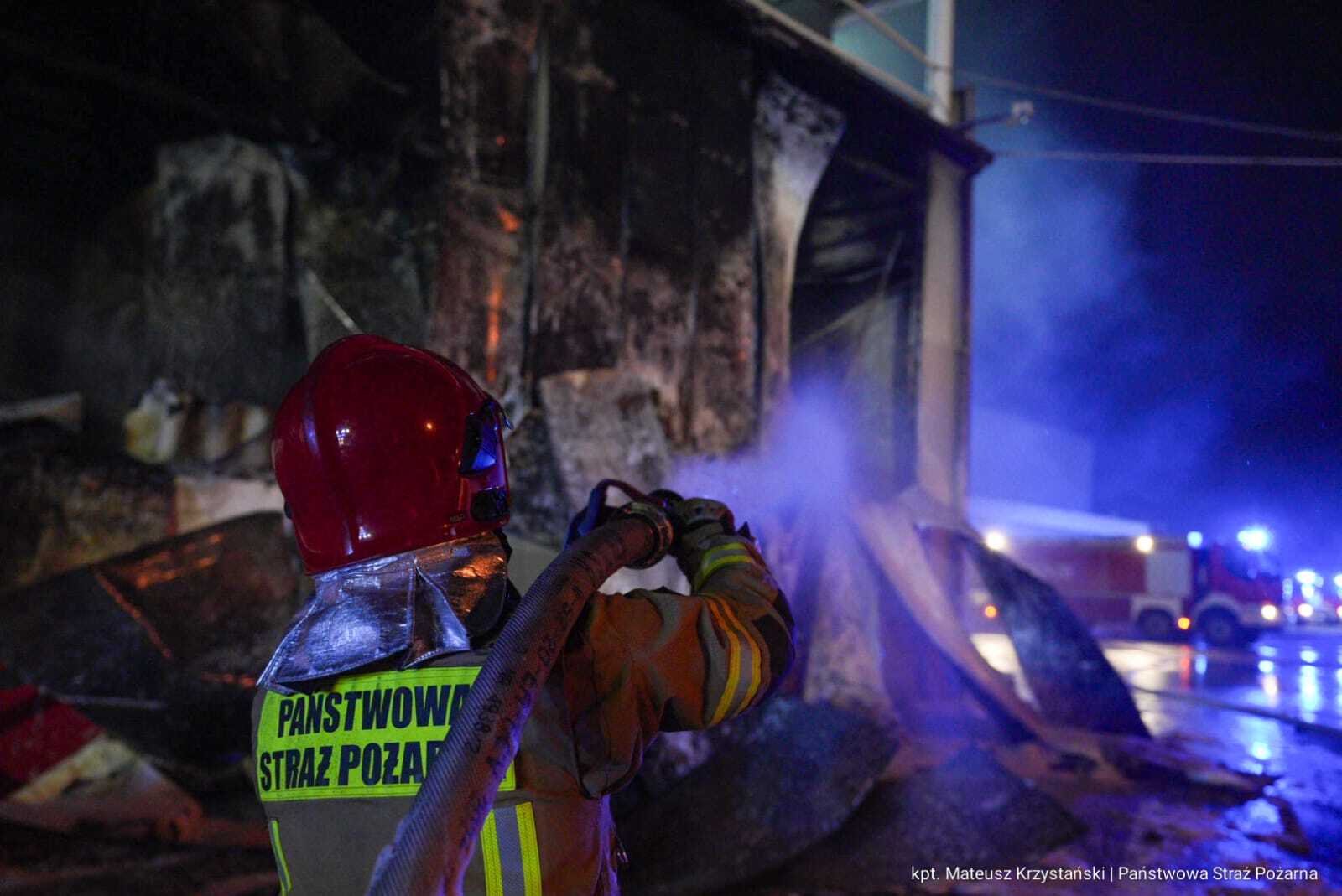 Sosnowiec-Milowice. Ul. Krzysztofa Kamila Baczyńskiego 165. Pożar hali w Zakładach Mięsnych „Duda” („Cedrob”). 10 maja 2025.