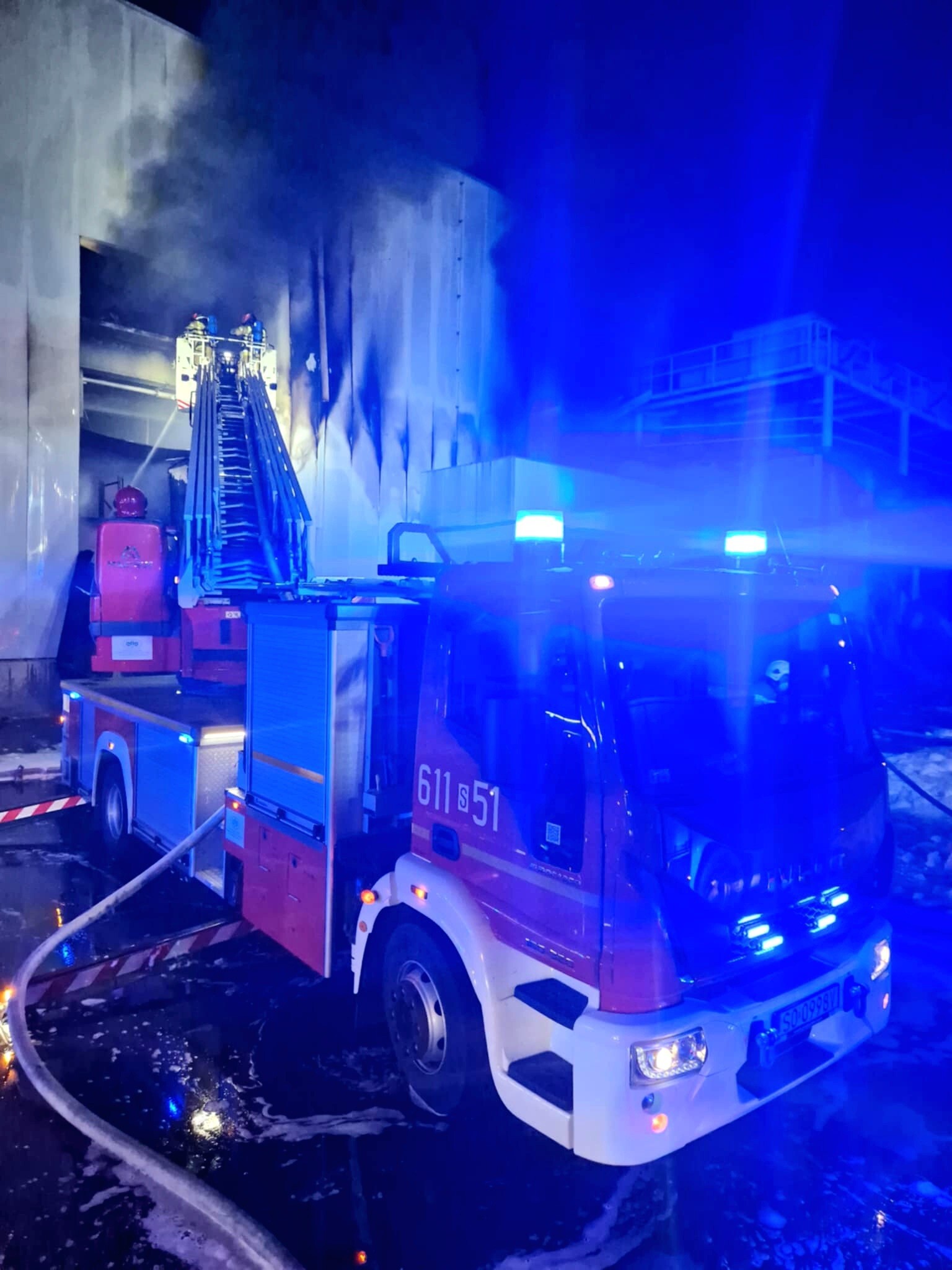 Sosnowiec-Milowice. Ul. Krzysztofa Kamila Baczyńskiego 165. Pożar hali w Zakładach Mięsnych „Duda” („Cedrob”). 10 maja 2025.