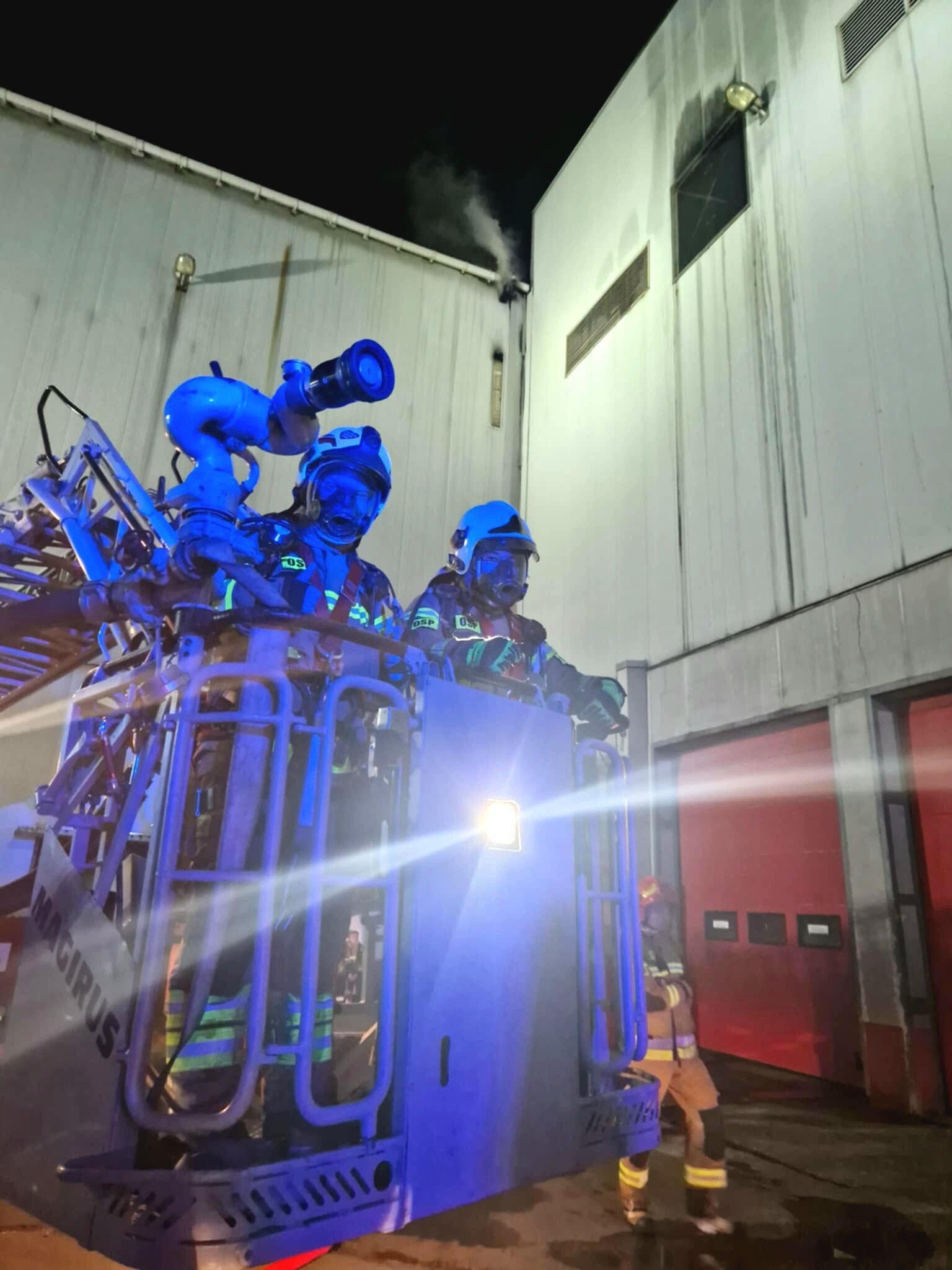 Sosnowiec-Milowice. Ul. Krzysztofa Kamila Baczyńskiego 165. Pożar hali w Zakładach Mięsnych „Duda” („Cedrob”). 10 maja 2025.