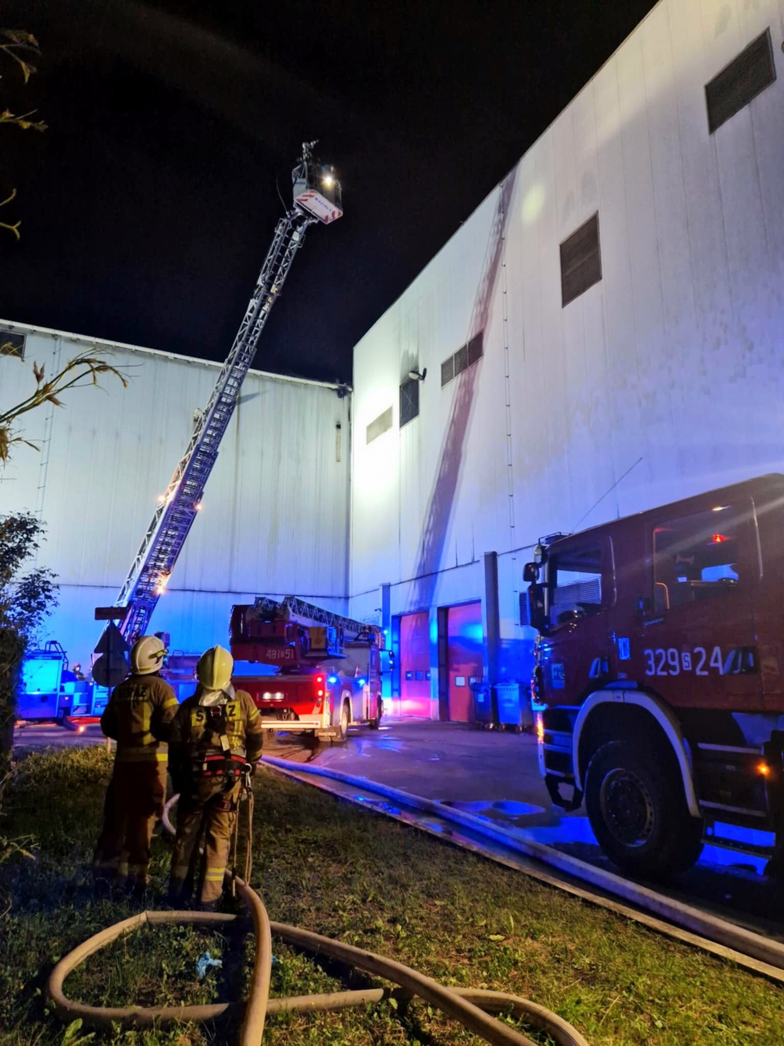 Sosnowiec-Milowice. Ul. Krzysztofa Kamila Baczyńskiego 165. Pożar hali w Zakładach Mięsnych „Duda” („Cedrob”). 10 maja 2025.