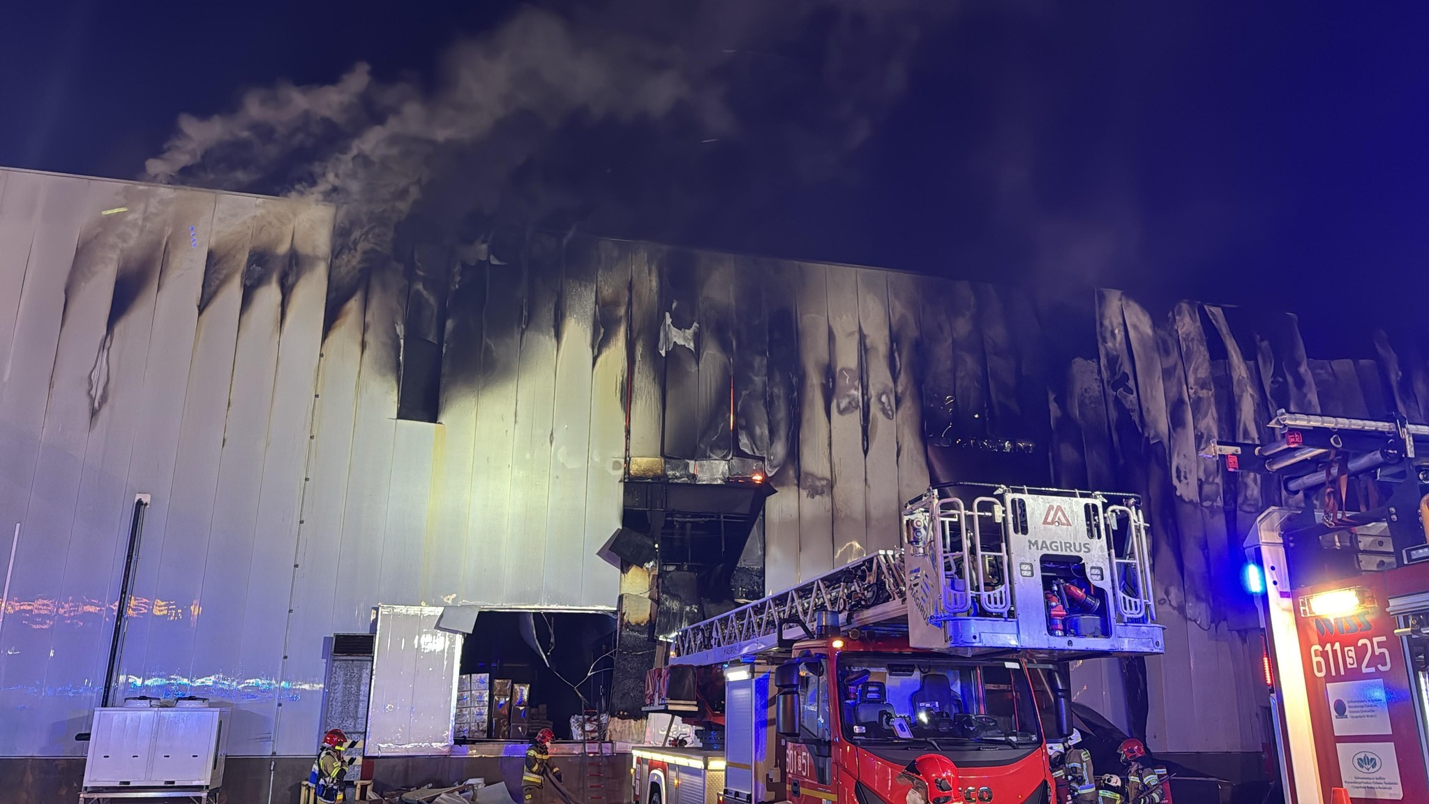 Sosnowiec-Milowice. Ul. Krzysztofa Kamila Baczyńskiego 165. Pożar hali w Zakładach Mięsnych „Duda” („Cedrob”). 10 maja 2025.