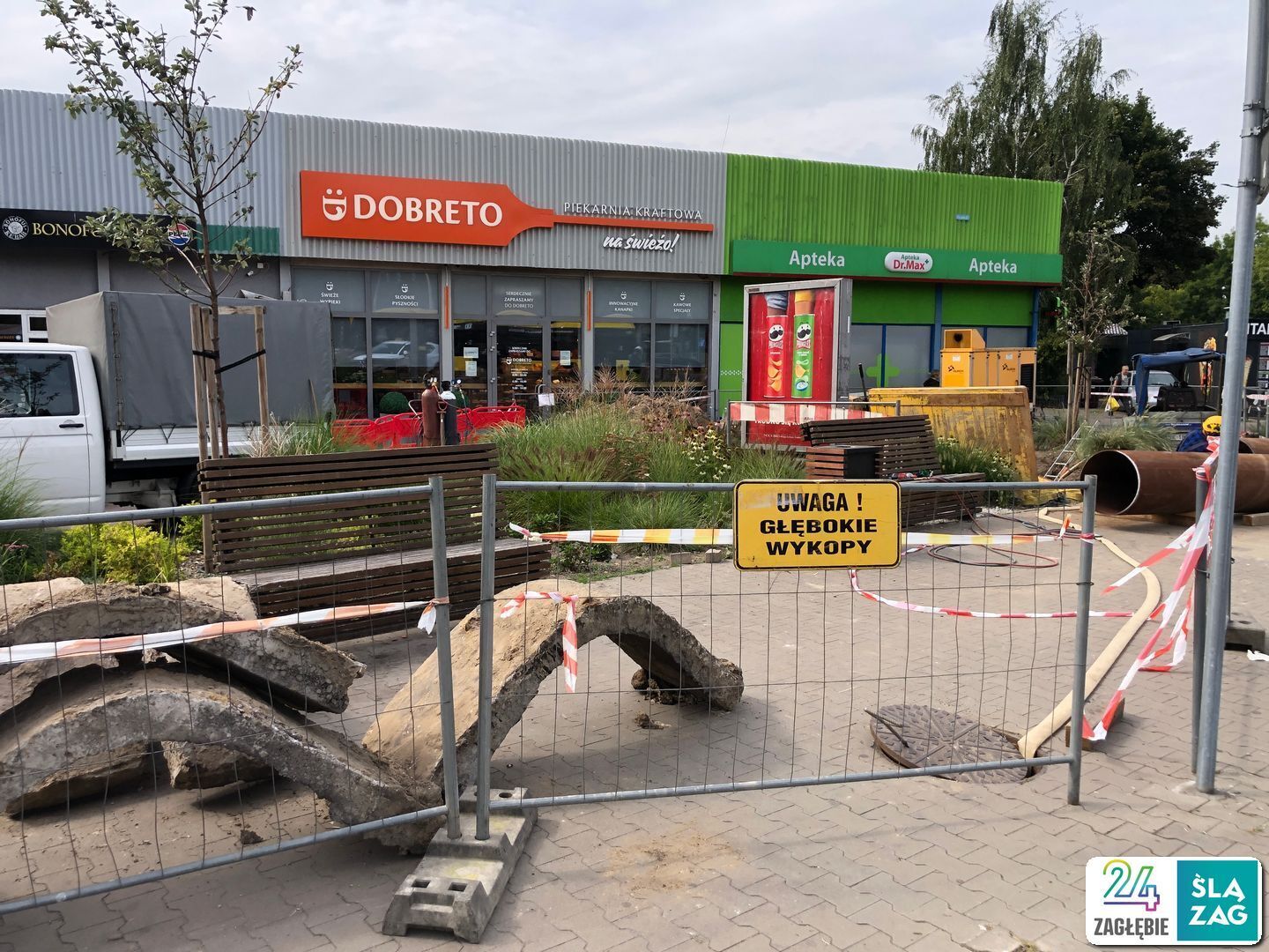 Sosnowiec-Pogoń. Skrzyżowanie ulic Orlej i Staropogońskiej. Naprawa wodociągu ciepłej wody użytkowej. 21 sierpnia 2025.