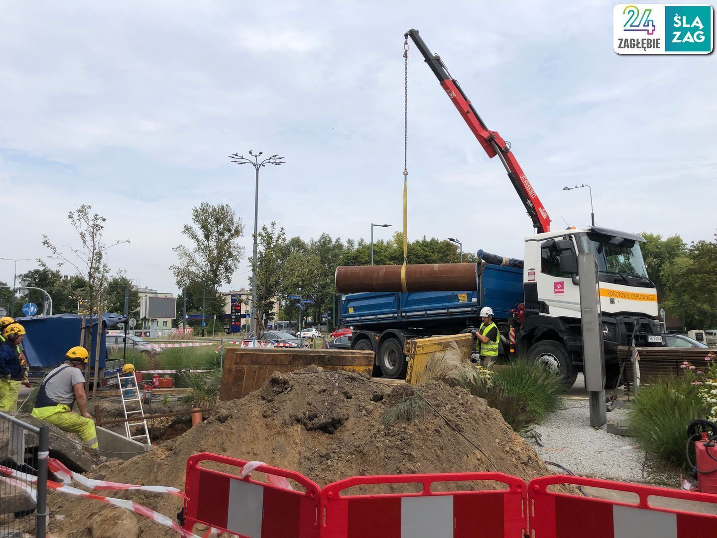 Sosnowiec-Pogoń. Skrzyżowanie ulic Orlej i Staropogońskiej. Naprawa wodociągu ciepłej wody użytkowej. 21 sierpnia 2025.