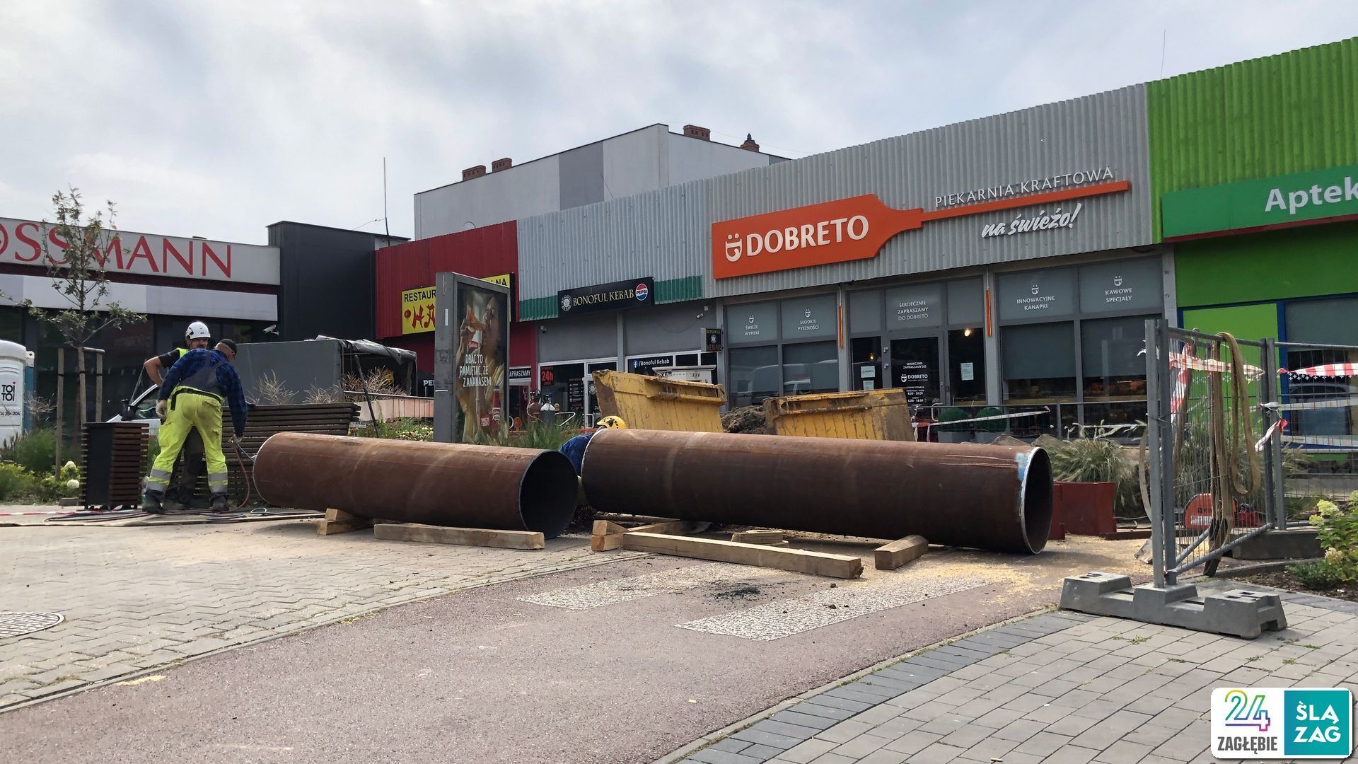 Sosnowiec-Pogoń. Skrzyżowanie ulic Orlej i Staropogońskiej. Naprawa wodociągu ciepłej wody użytkowej. 21 sierpnia 2025.