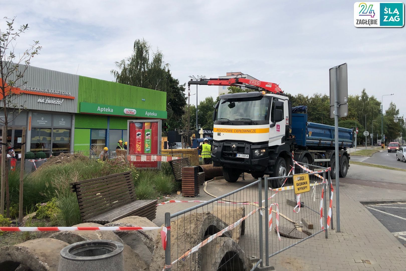 Sosnowiec-Pogoń. Skrzyżowanie ulic Orlej i Staropogońskiej. Naprawa wodociągu ciepłej wody użytkowej. 21 sierpnia 2025.