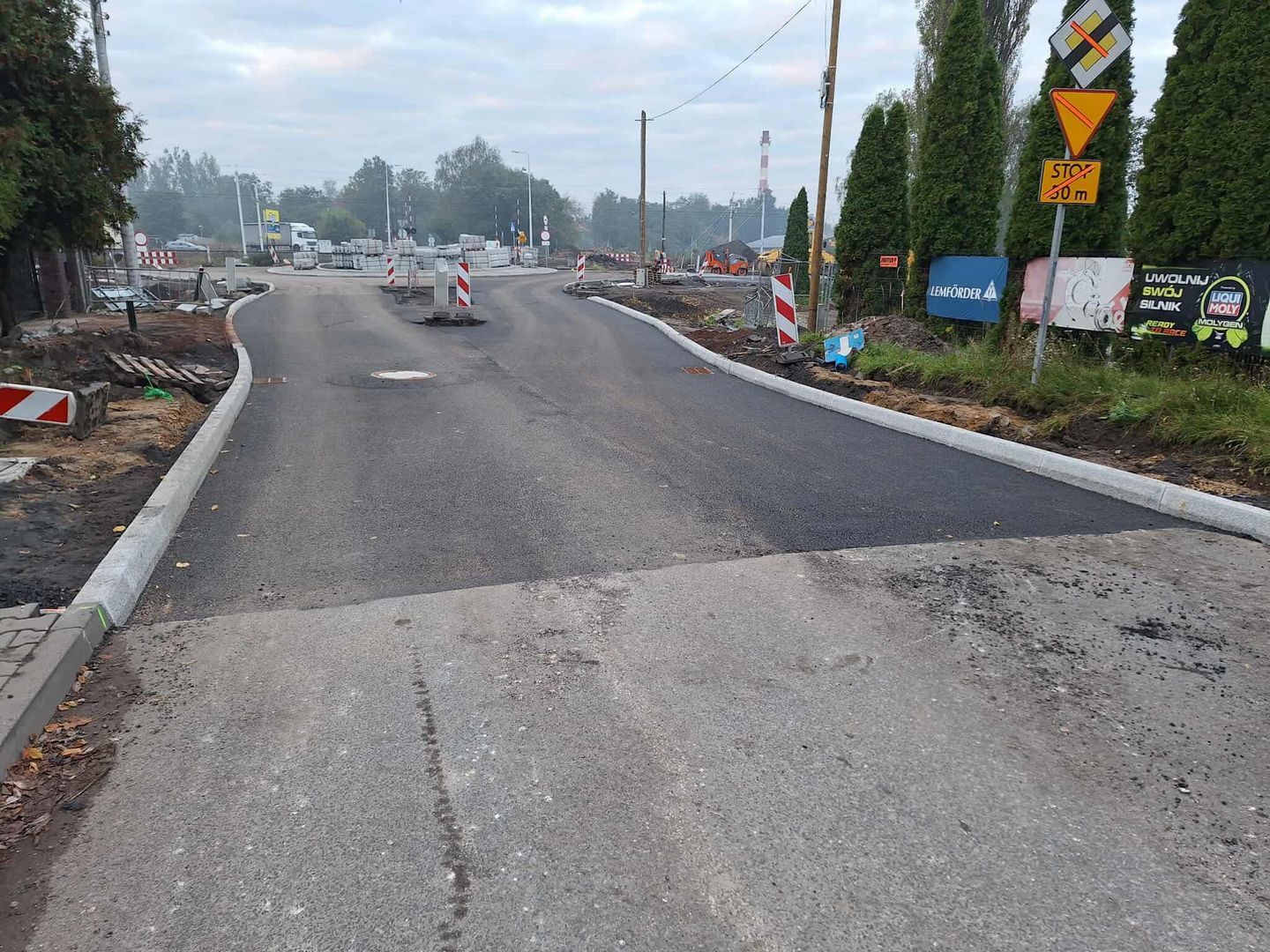 Sosnowiec-Porąbka. Budowa ronda u zbiegu ulic: Wileńskiej, Minerów i Ignacego Łukasiewicza. 2 października 2025.